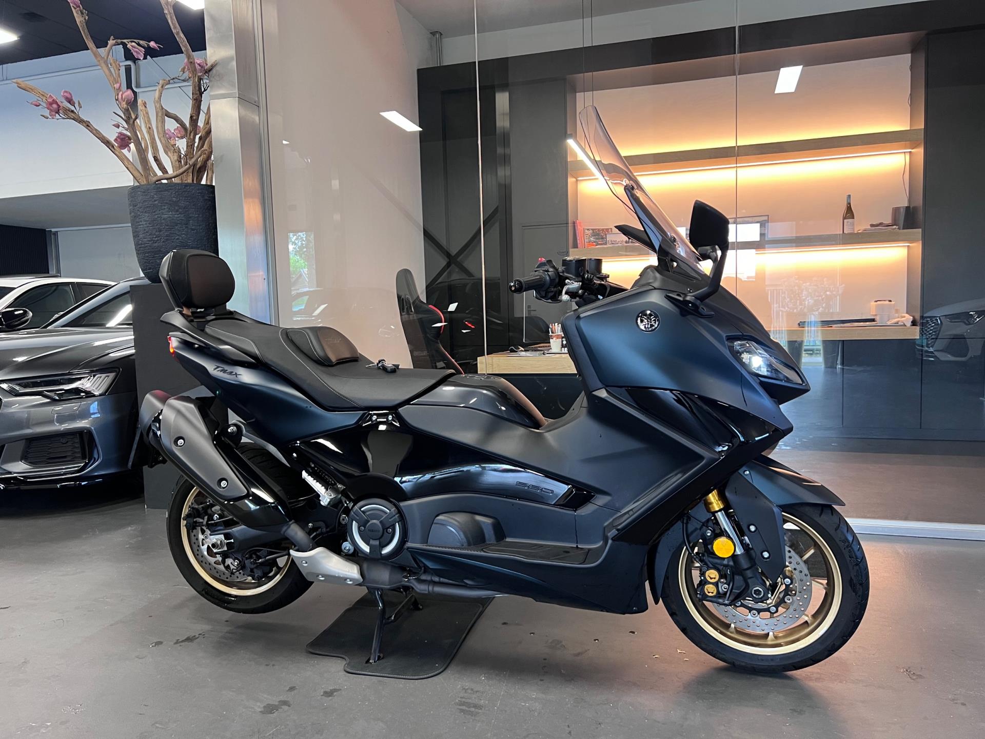 
Yamaha  Scooter TMAX 560 Tech MAX ABS Nl-motor 1e eigenaar! vol									