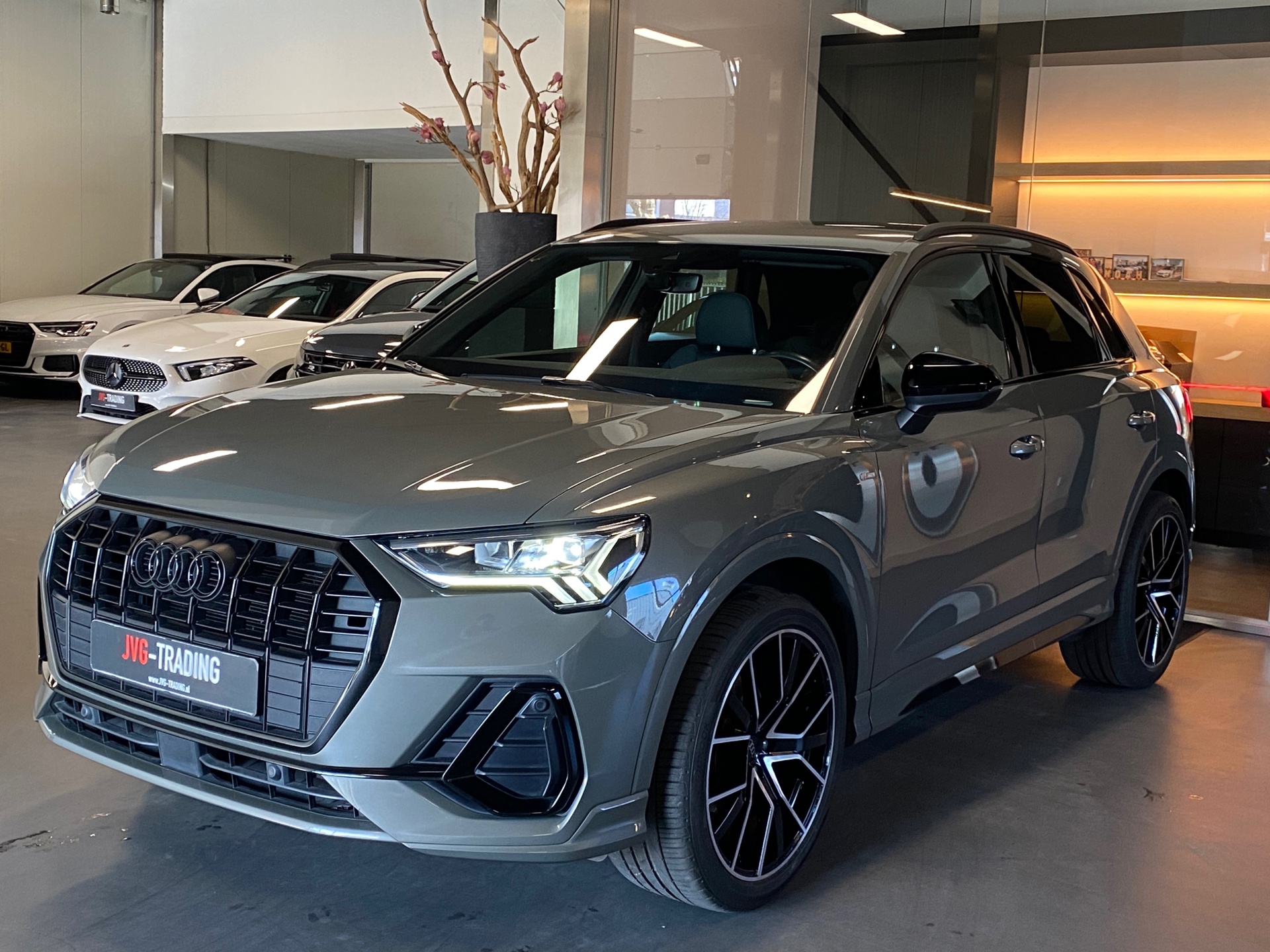 
Audi Q3 35 TFSI 3X S line Leer Camera Led 1e eigenaar Dealer onderhouden vol									