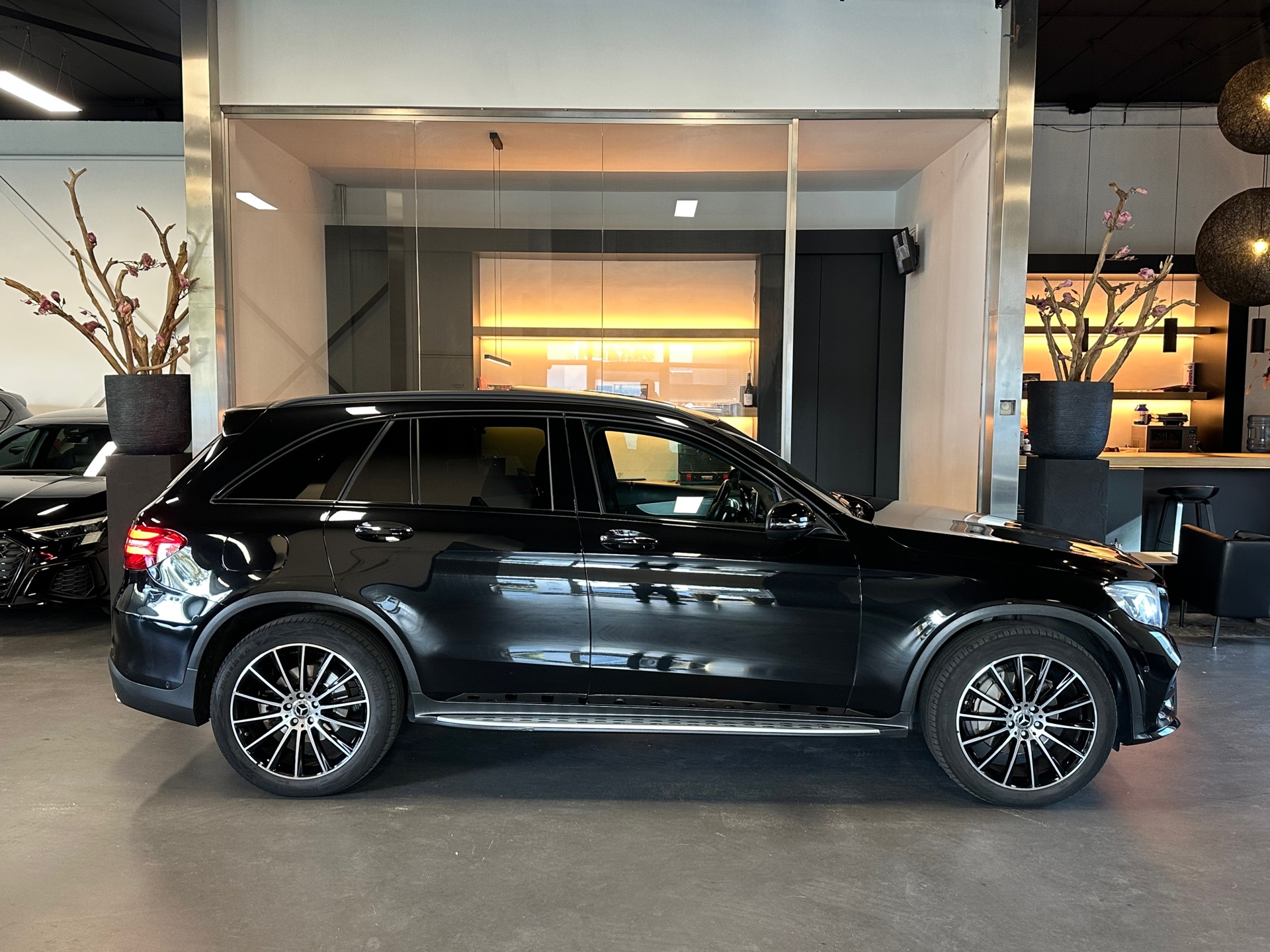 
Mercedes-Benz GLC 250 4MATIC AMG Full option 2017 211pk vol									