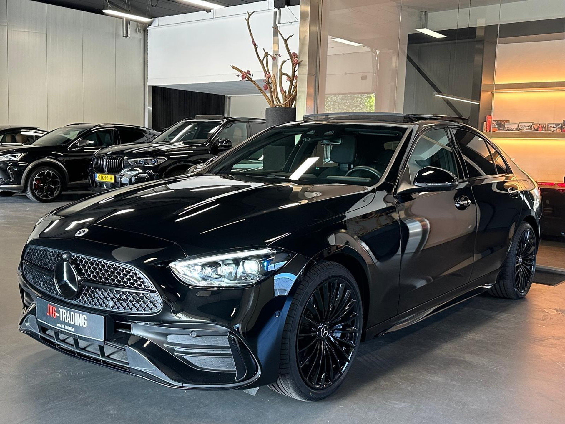 
Mercedes-Benz C-Klasse 300 e AMG Night Limited Pano Sfeerverl. 360 Camera vol									