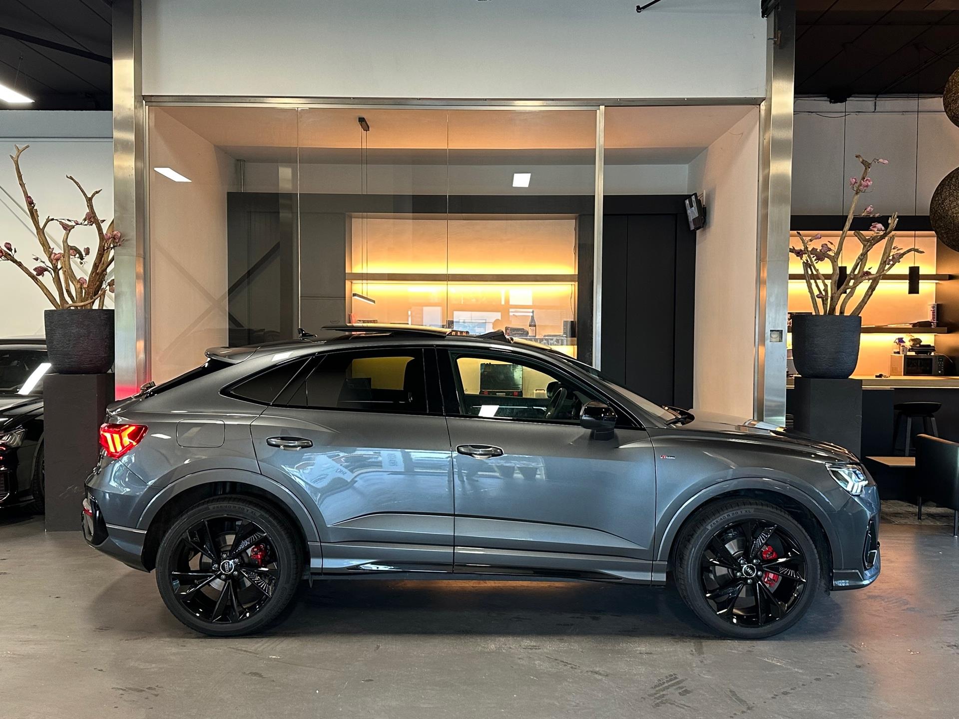 
Audi Q3 Sportback 35 TFSI S line Edition Panorama Keyless Achteruitrijcamera vol									