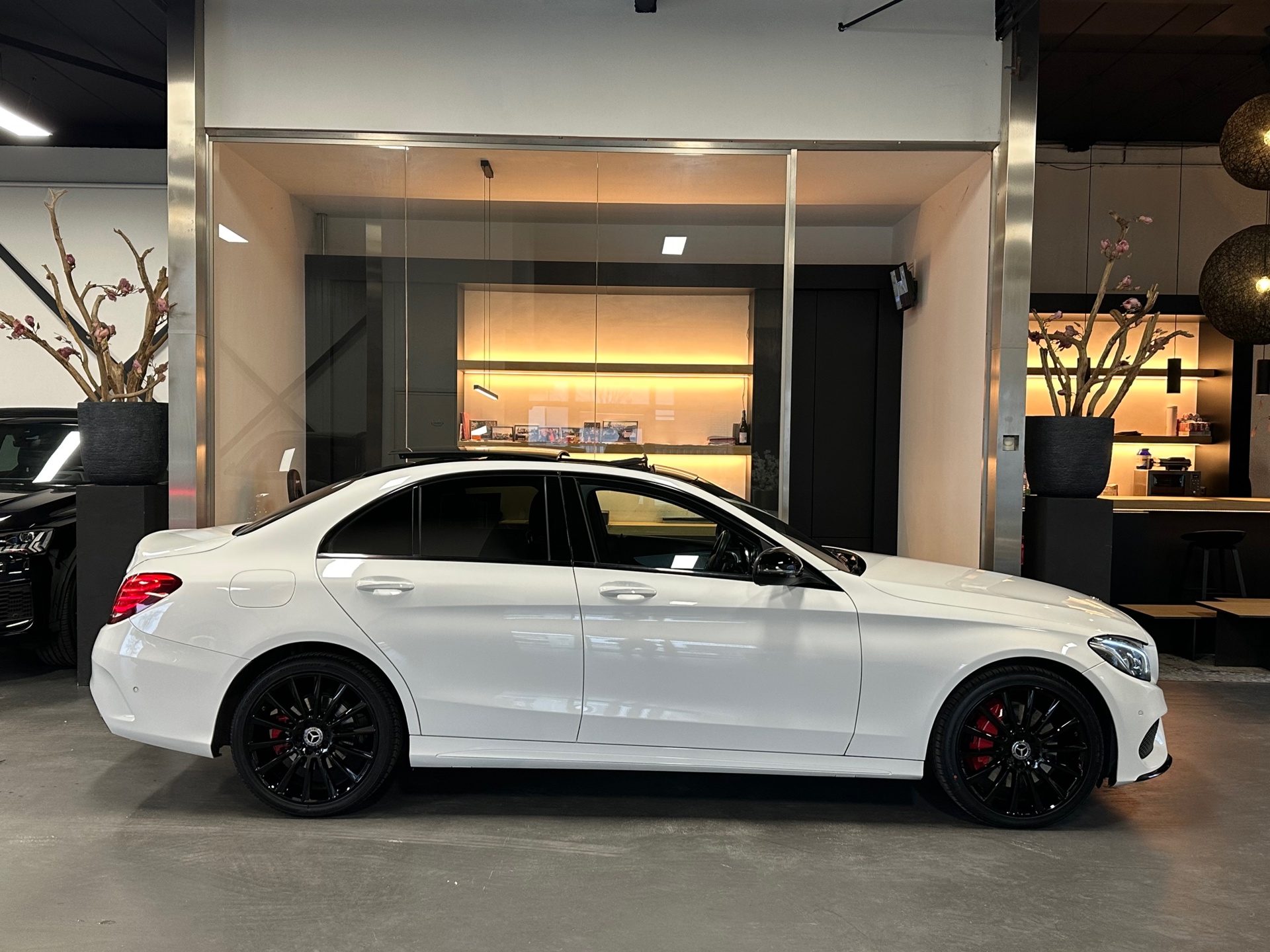 
Mercedes-Benz C-Klasse 250 Amg night Panorama Sfeerverl. Camera vol									