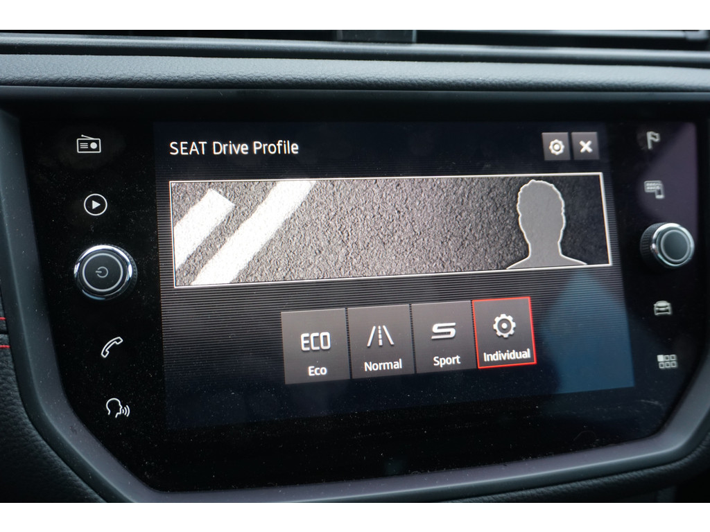 
Seat Arona Arona 1.0 TSI 115 PK FR Intense | CAMERA | VIRT. COCKPIT | BEATS | TREKHAAK | LEDER/ALCANTARA | vol									