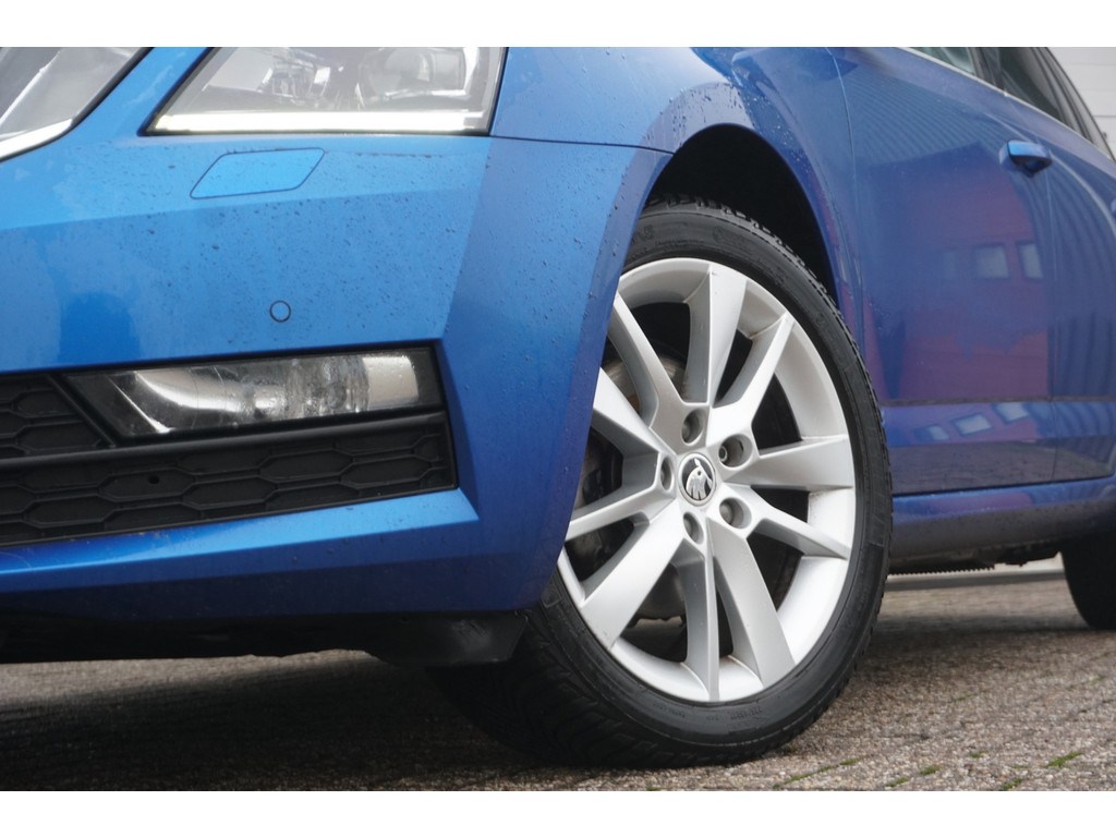 
Skoda Octavia Octavia Combi 1.0 TSI Ambition | PANO | CAMERA | FULL LED | TREKHAAK | STOELVERW. | HALF LEER | vol									