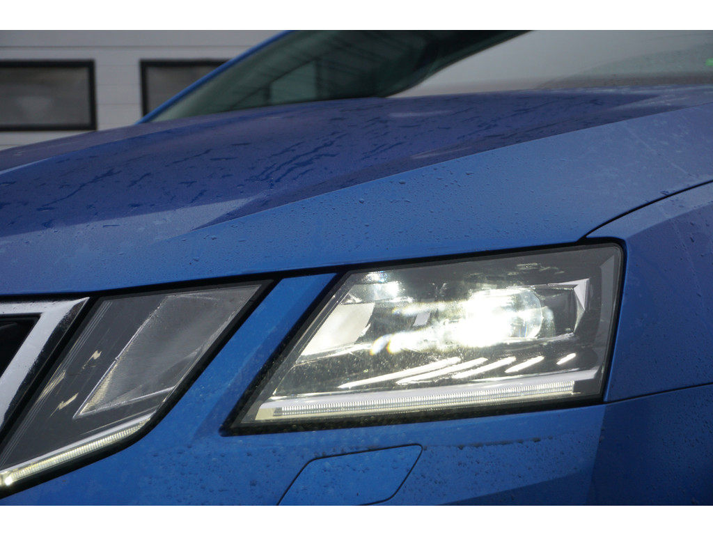 
Skoda Octavia Octavia Combi 1.0 TSI Ambition | PANO | CAMERA | FULL LED | TREKHAAK | STOELVERW. | HALF LEER | vol									