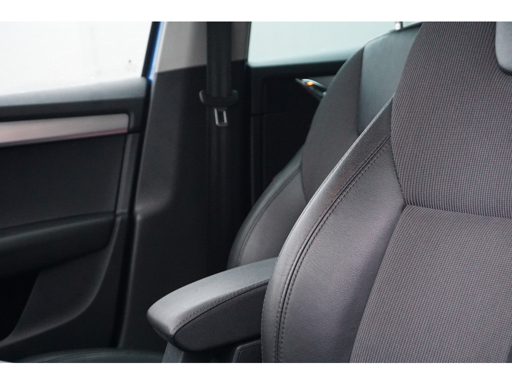 
Skoda Octavia Octavia Combi 1.0 TSI Ambition | PANO | CAMERA | FULL LED | TREKHAAK | STOELVERW. | HALF LEER | vol									