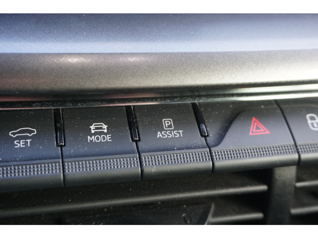 
Skoda Octavia Octavia Combi 1.0 TSI Business Edition | CAMERA | TREKHAAK | FULL LED | vol									