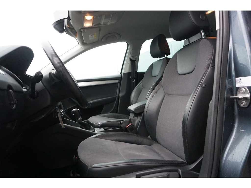 
Skoda Octavia Octavia Combi 1.5 TSI DSG 150 PK Greentech Edition | HALF LEER | TREKHAAK | STOELVERW. | vol									