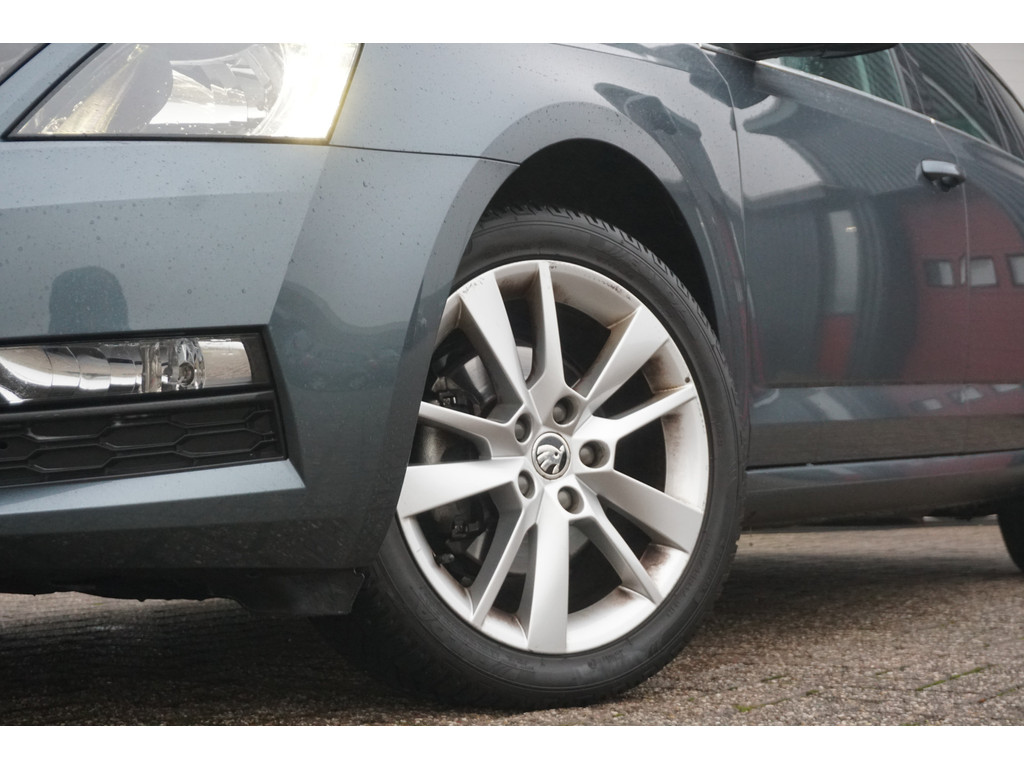 
Skoda Octavia Octavia Combi 1.5 TSI DSG 150 PK Greentech Edition | HALF LEER | TREKHAAK | STOELVERW. | vol									