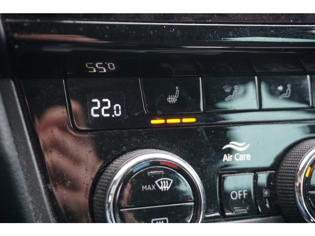 
Skoda Octavia Octavia Combi 1.5 TSI DSG 150 PK Greentech Edition | HALF LEER | TREKHAAK | STOELVERW. | vol									