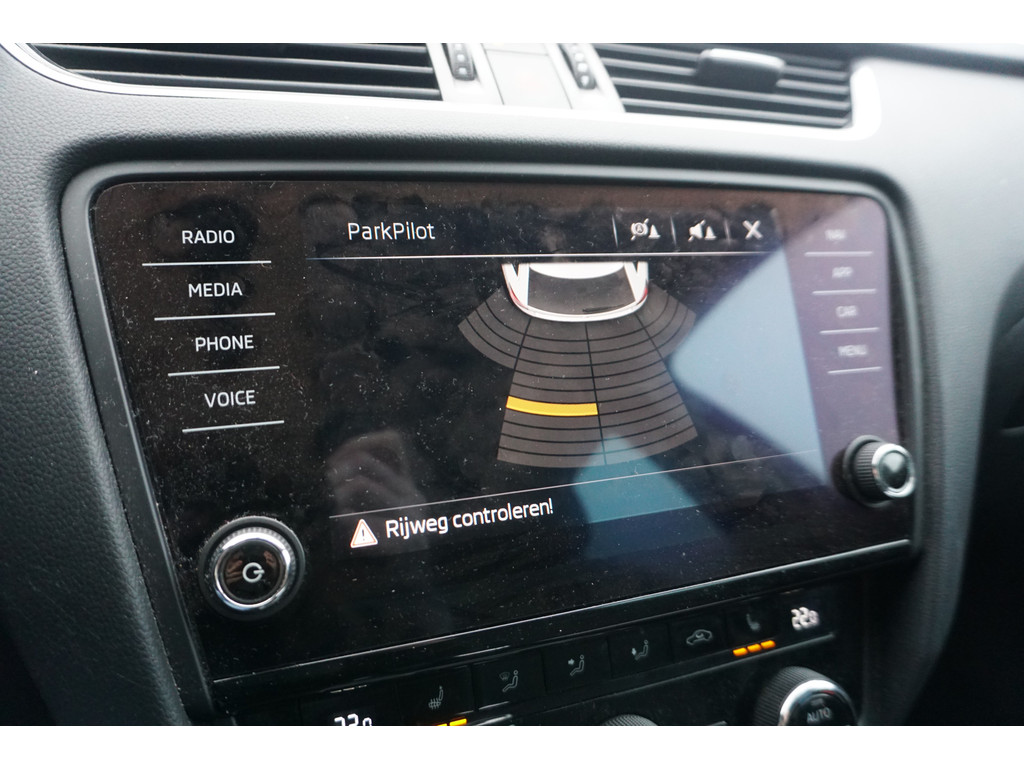 
Skoda Octavia Octavia Combi 1.5 TSI DSG 150 PK Greentech Edition | HALF LEER | TREKHAAK | STOELVERW. | vol									