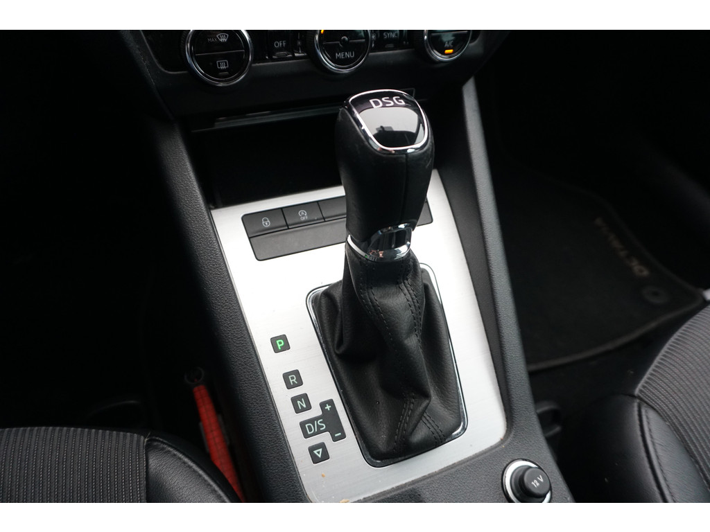 
Skoda Octavia Octavia Combi 1.5 TSI DSG 150 PK Greentech Edition | HALF LEER | TREKHAAK | STOELVERW. | vol									