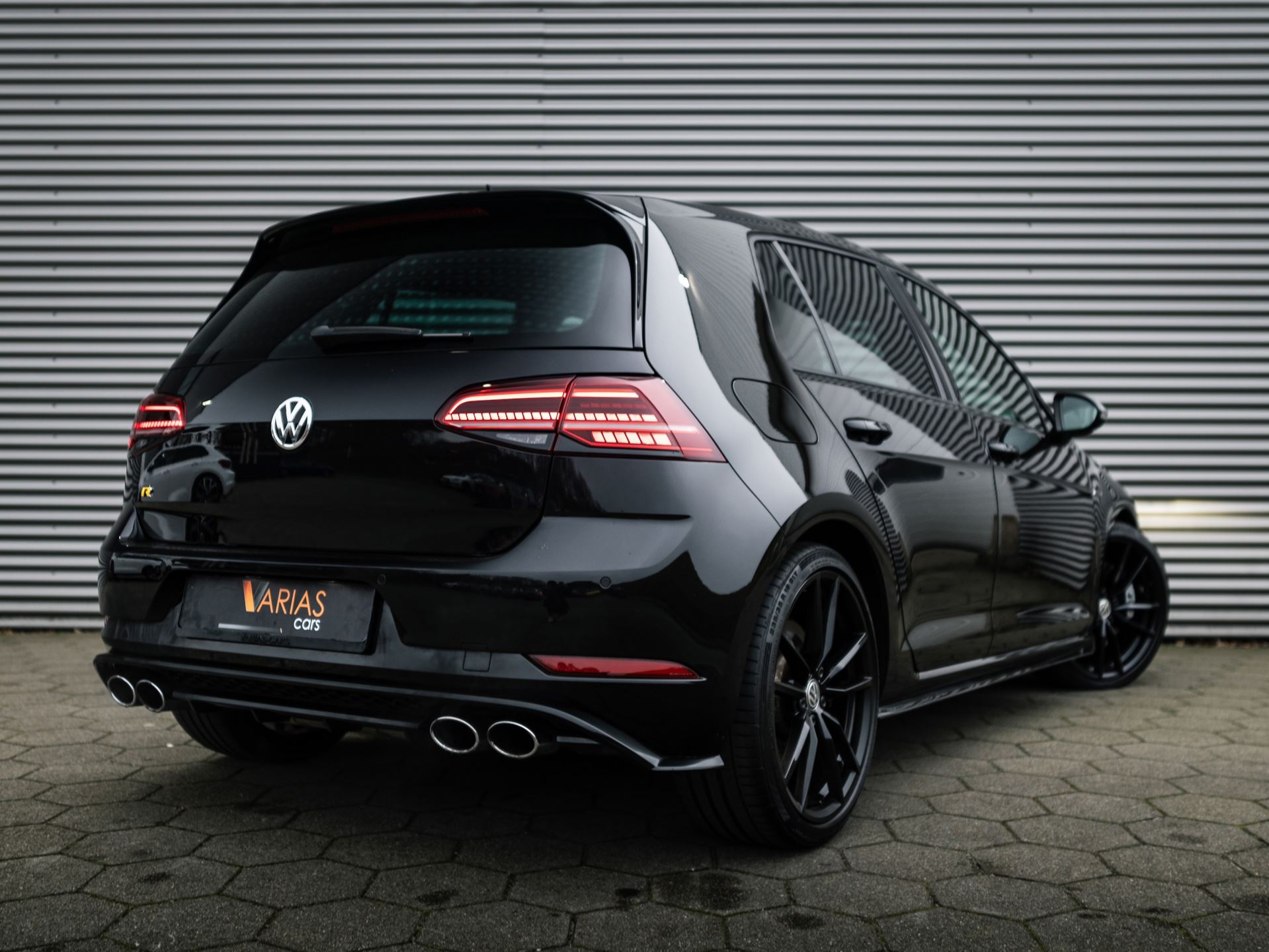 
Volkswagen Golf 2.0 TSI 4Motion R vol									