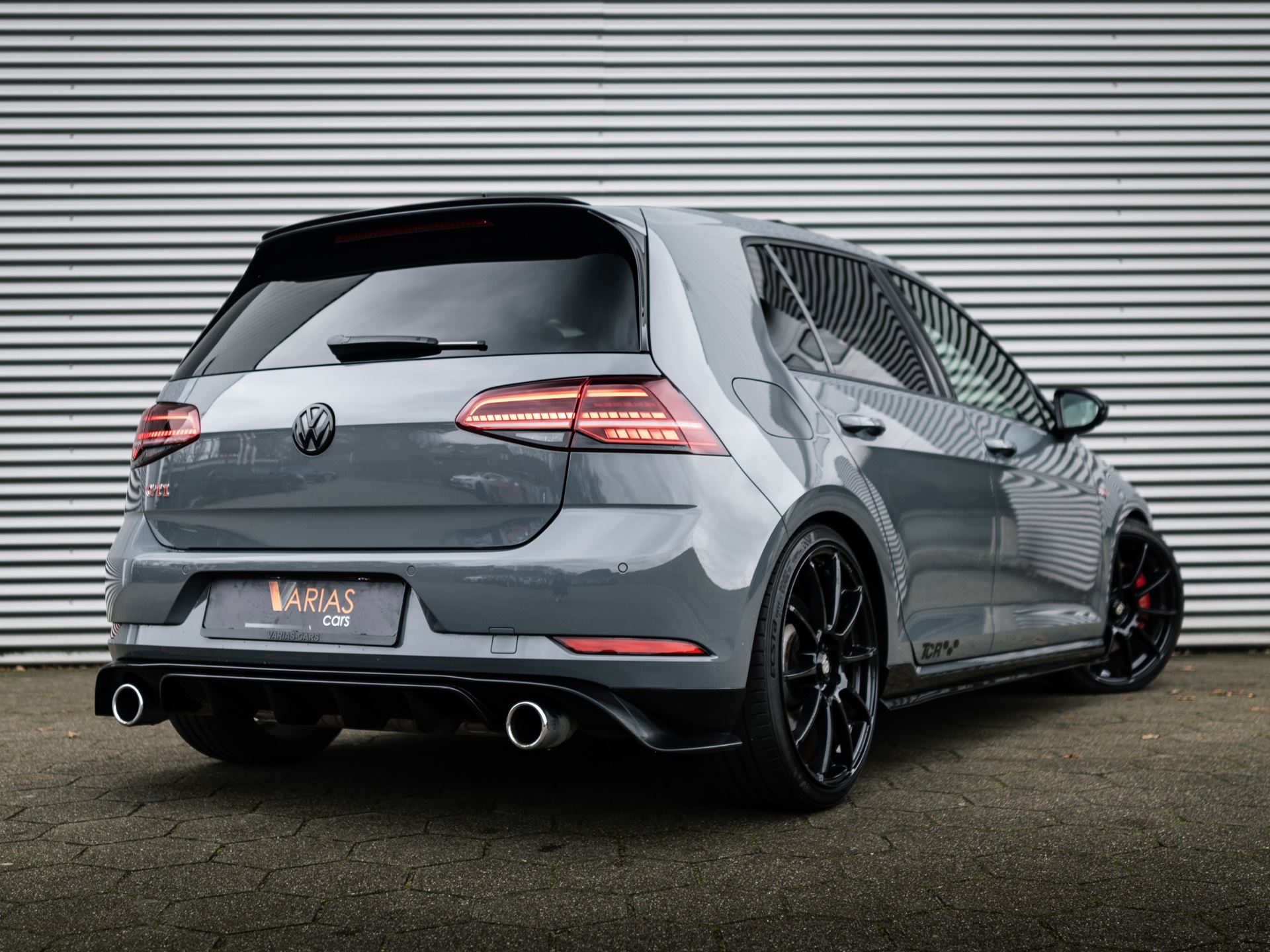 
Volkswagen Golf 2.0 TSI GTI TCR vol									
