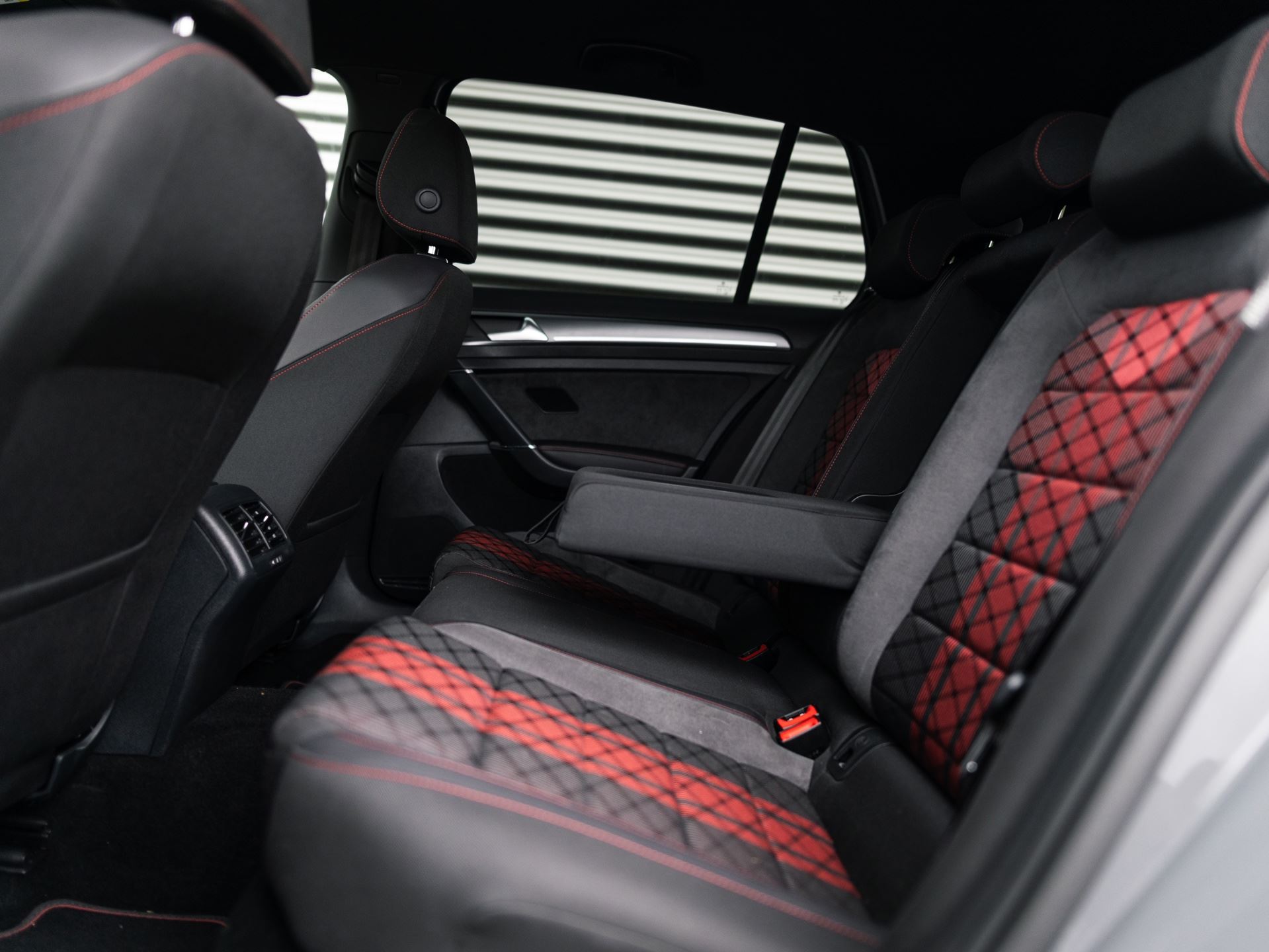 
Volkswagen Golf 2.0 TSI GTI TCR vol									