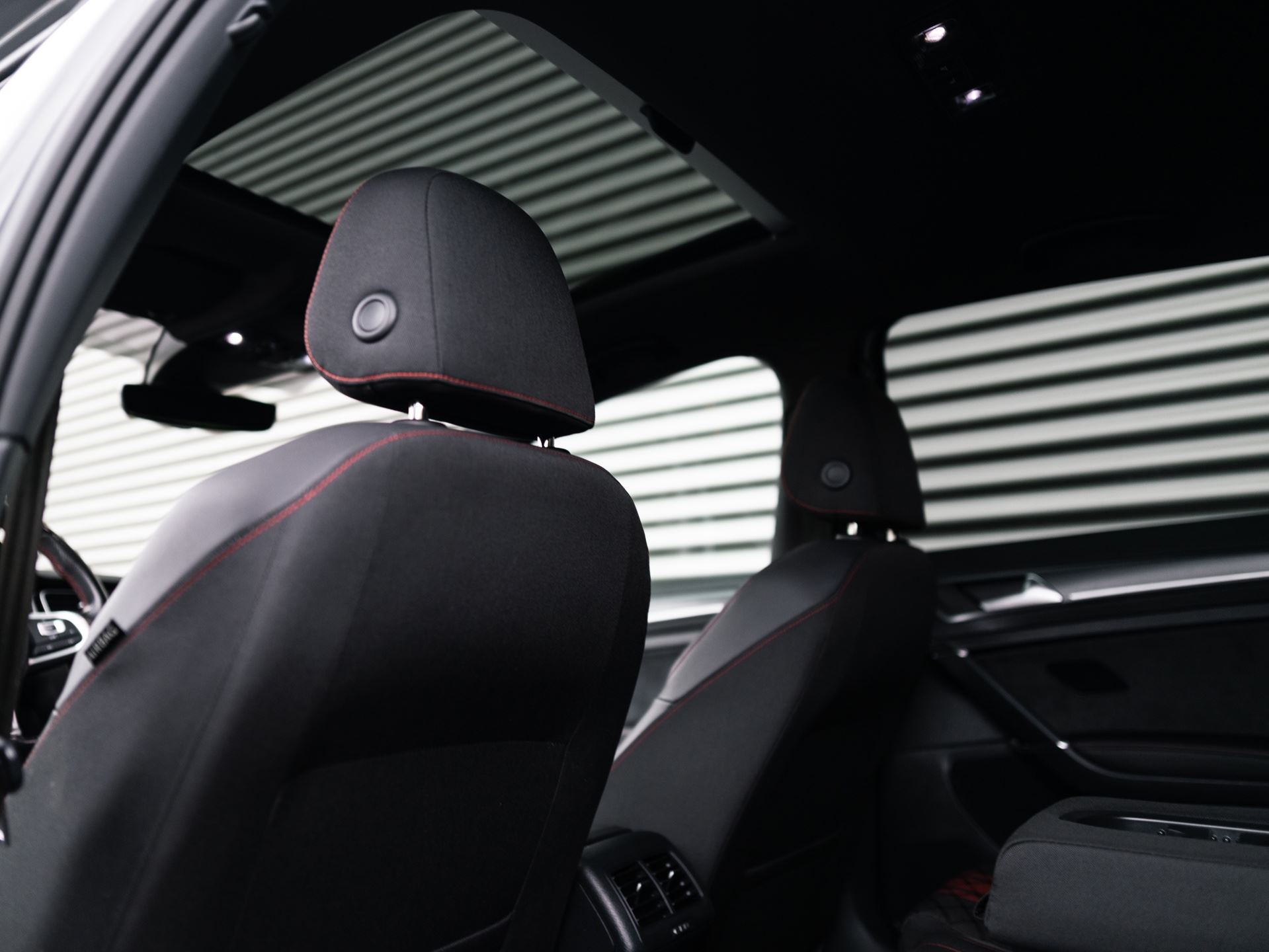 
Volkswagen Golf 2.0 TSI GTI TCR vol									