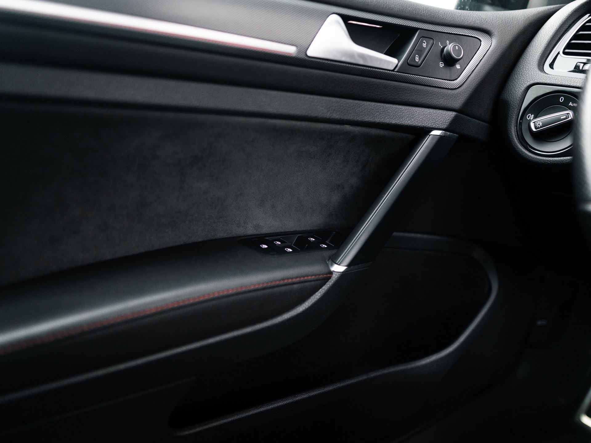 
Volkswagen Golf 2.0 TSI GTI TCR vol									