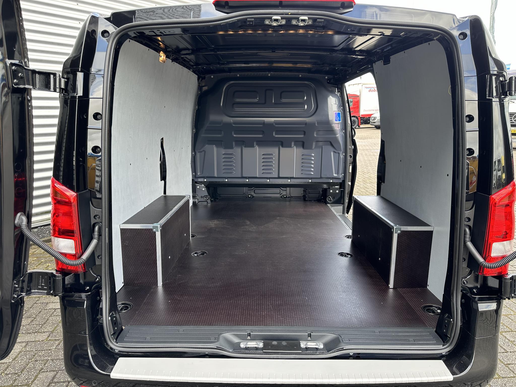 
Mercedes-Benz eVito eVito66 kWh 100% Elektrisch 286km wltp (Normale prijs: € 64251,- ex) vol									