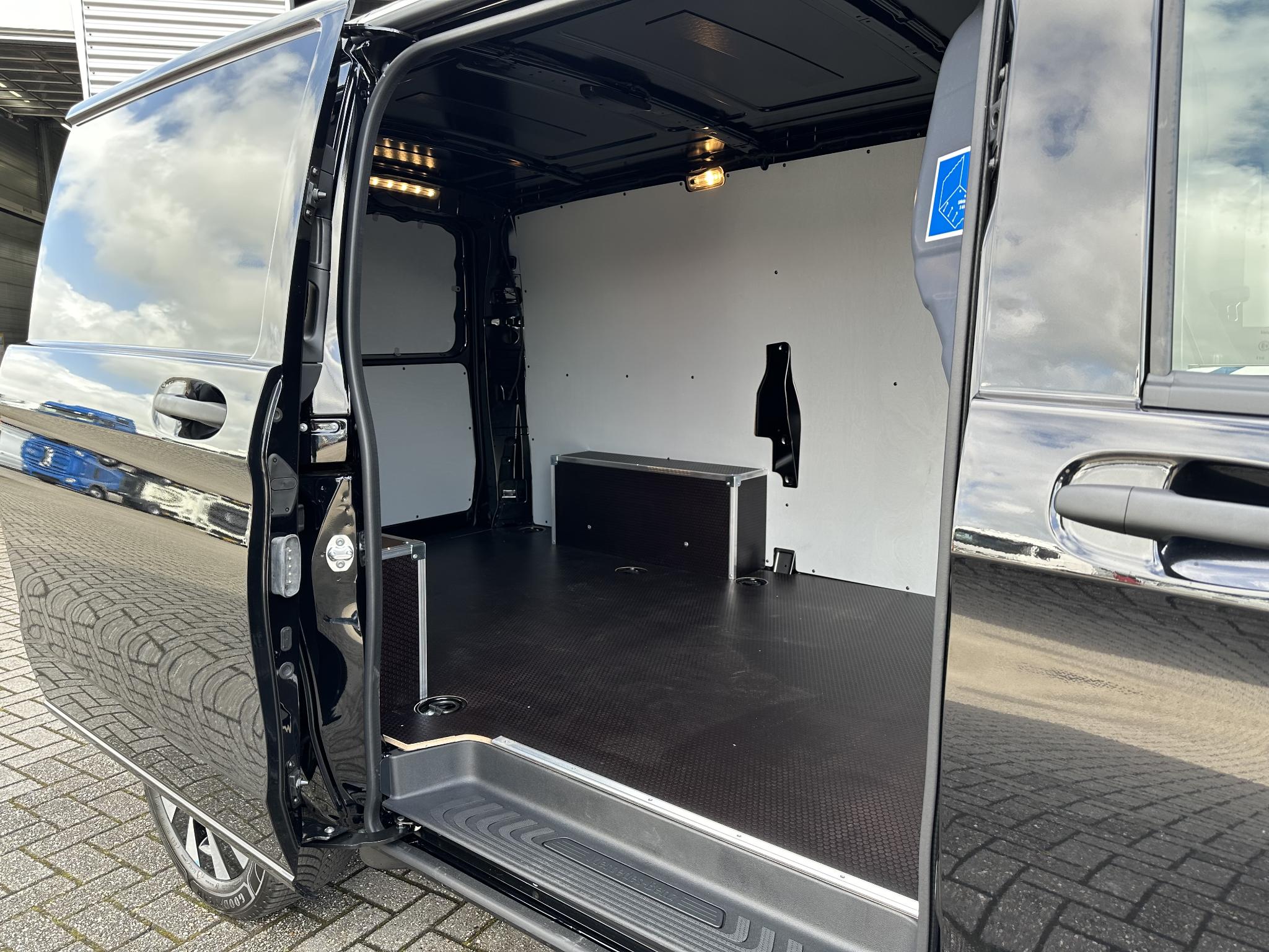 
Mercedes-Benz eVito eVito66 kWh 100% Elektrisch 286km wltp (Normale prijs: € 64251,- ex) vol									