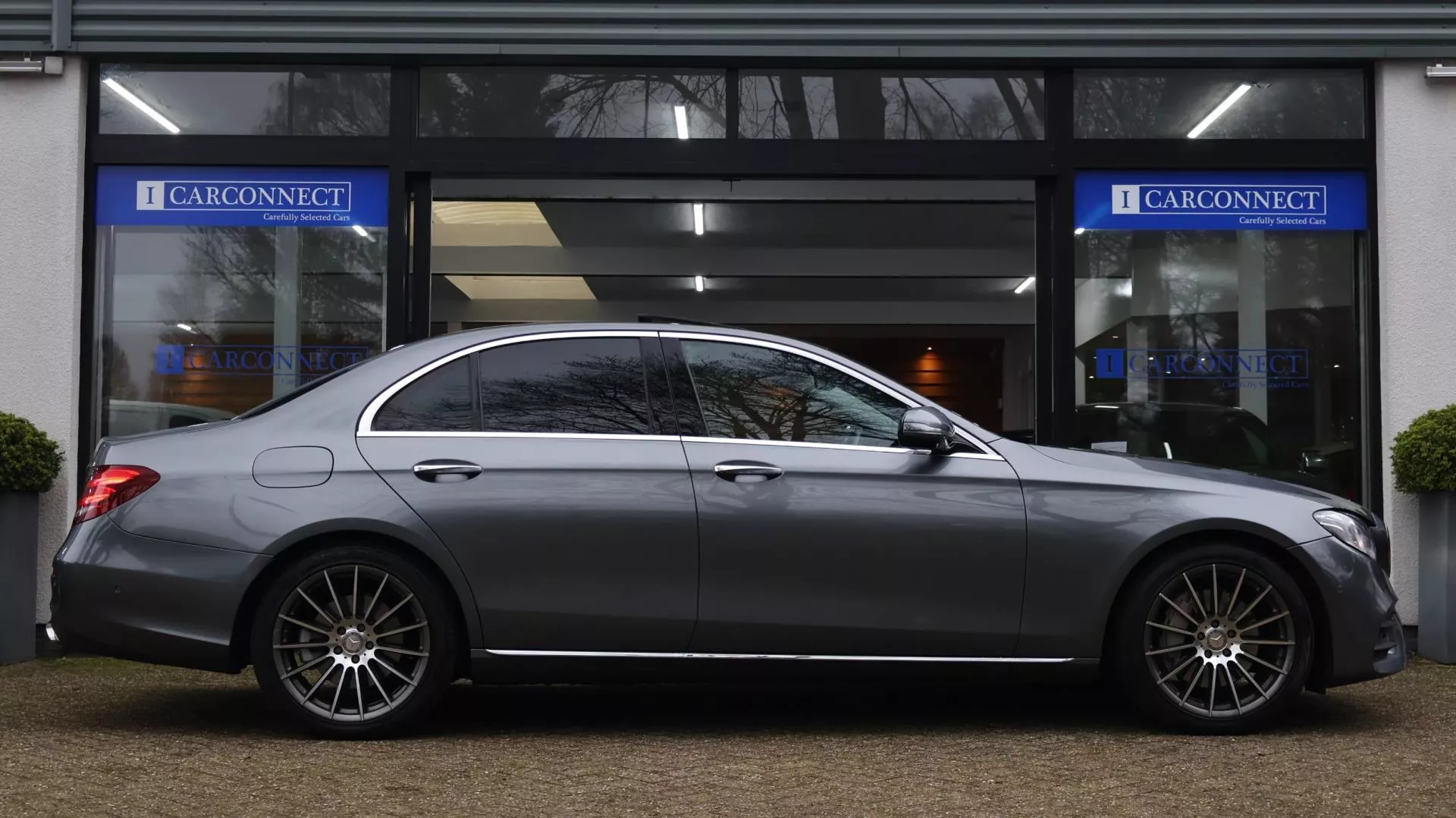 
Mercedes-Benz E-Klasse 350 d AMG-line vol									