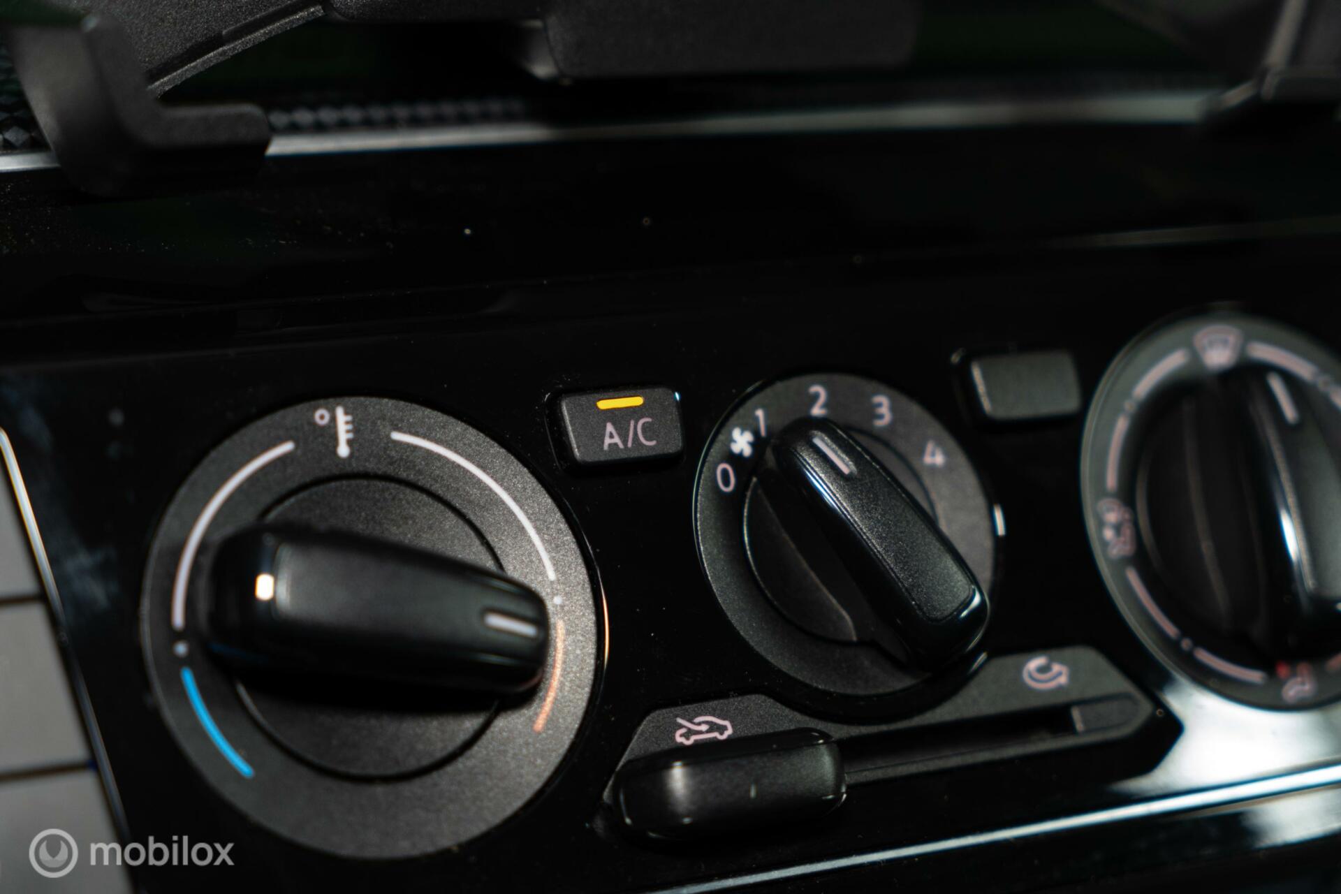 
Volkswagen Up 1.0 BMT move up! vol									