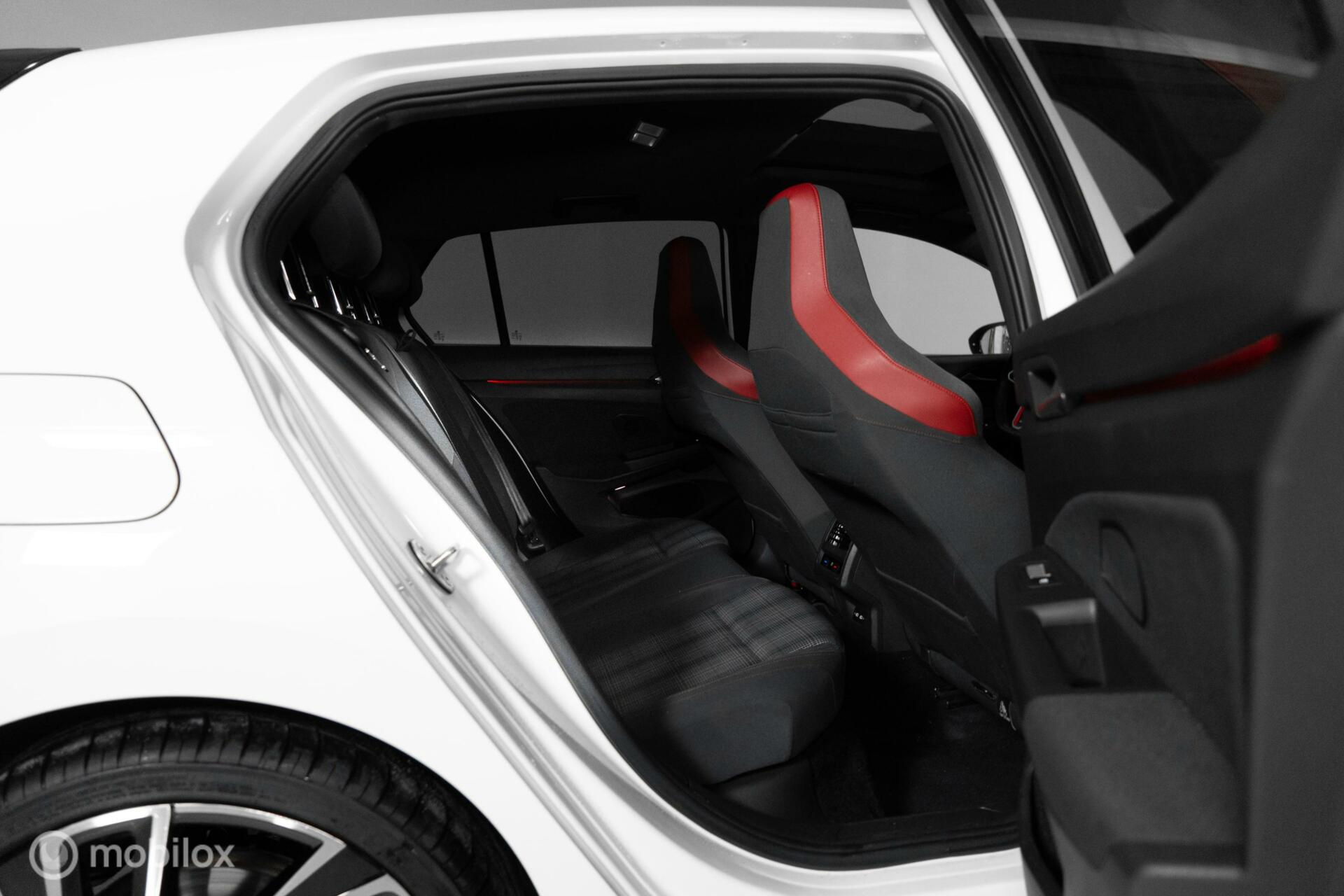 
Volkswagen Golf GTI 2.0 TSI vol									