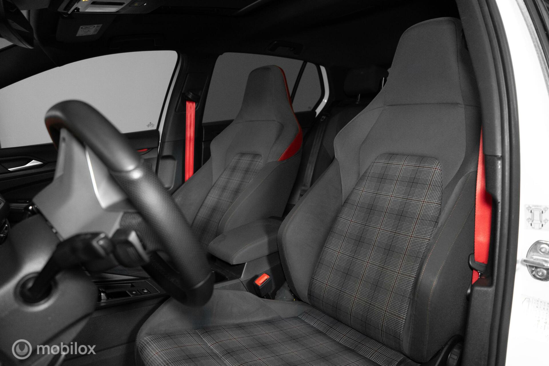 
Volkswagen Golf GTI 2.0 TSI vol									