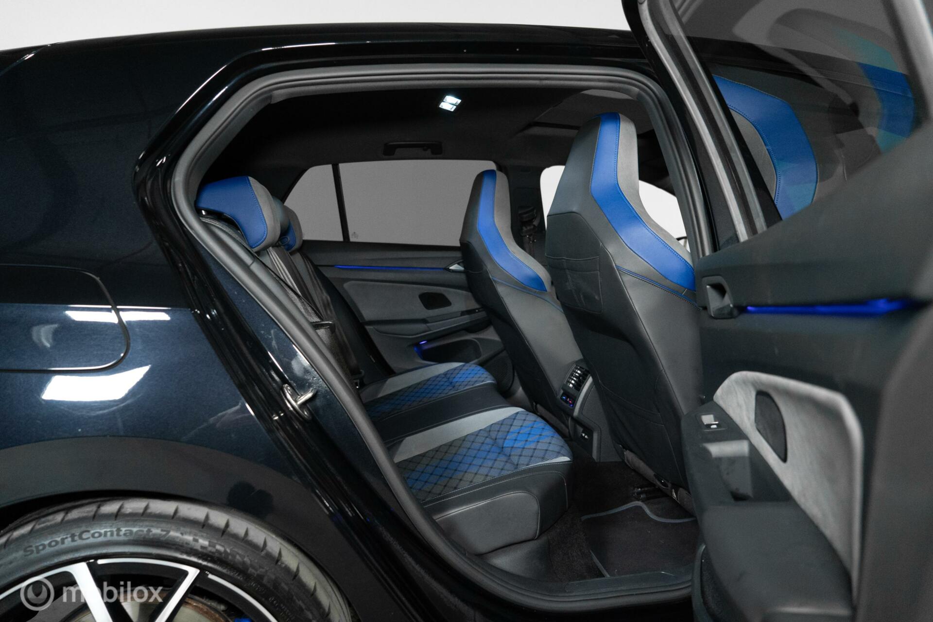 
Volkswagen Golf R 2.0 TSI 4Motion AKRA vol									