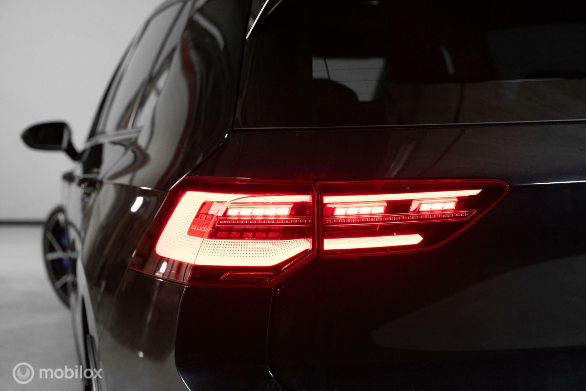 
Volkswagen Golf R 2.0 TSI 4Motion AKRA vol									