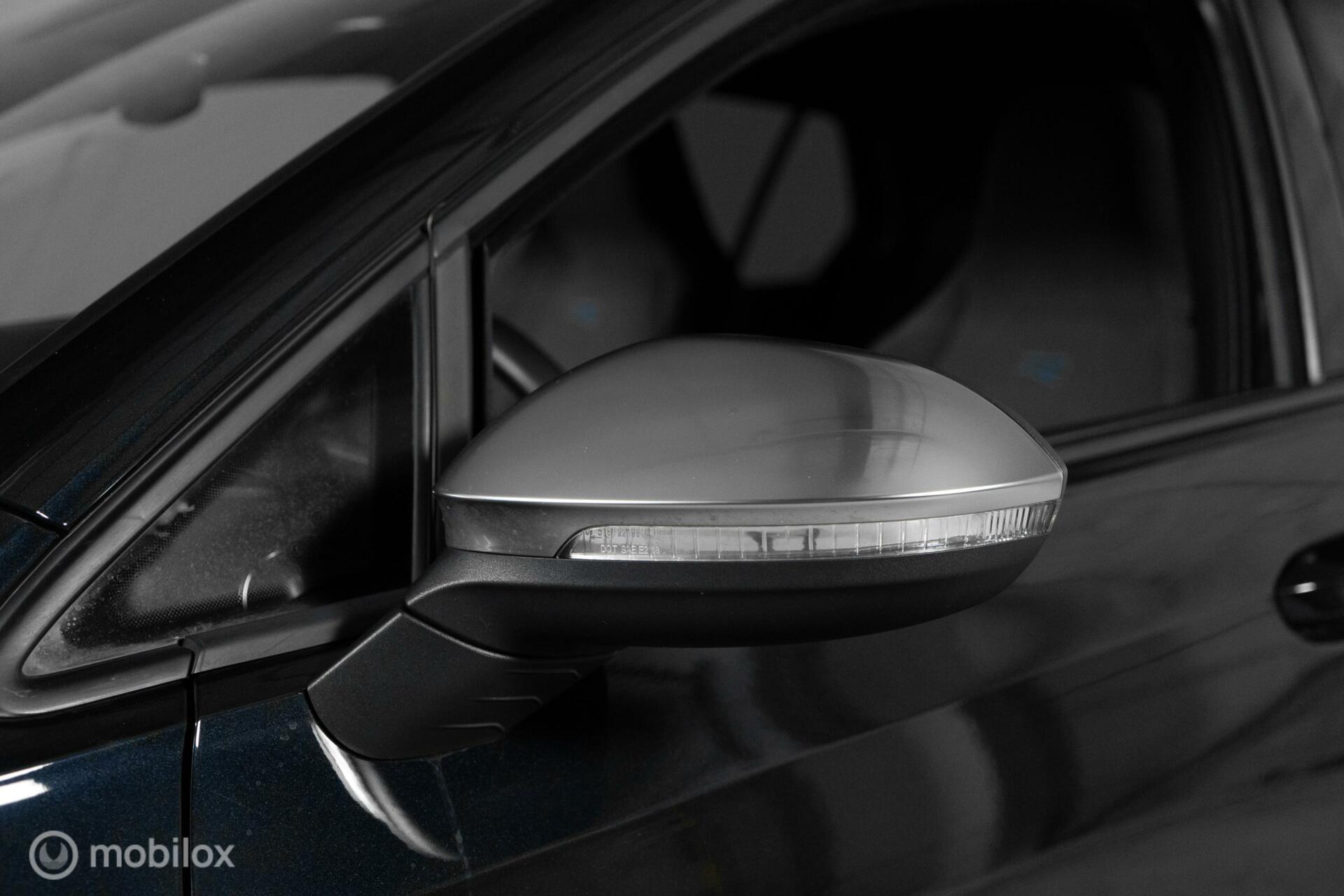 
Volkswagen Golf R 2.0 TSI 4Motion AKRA vol									