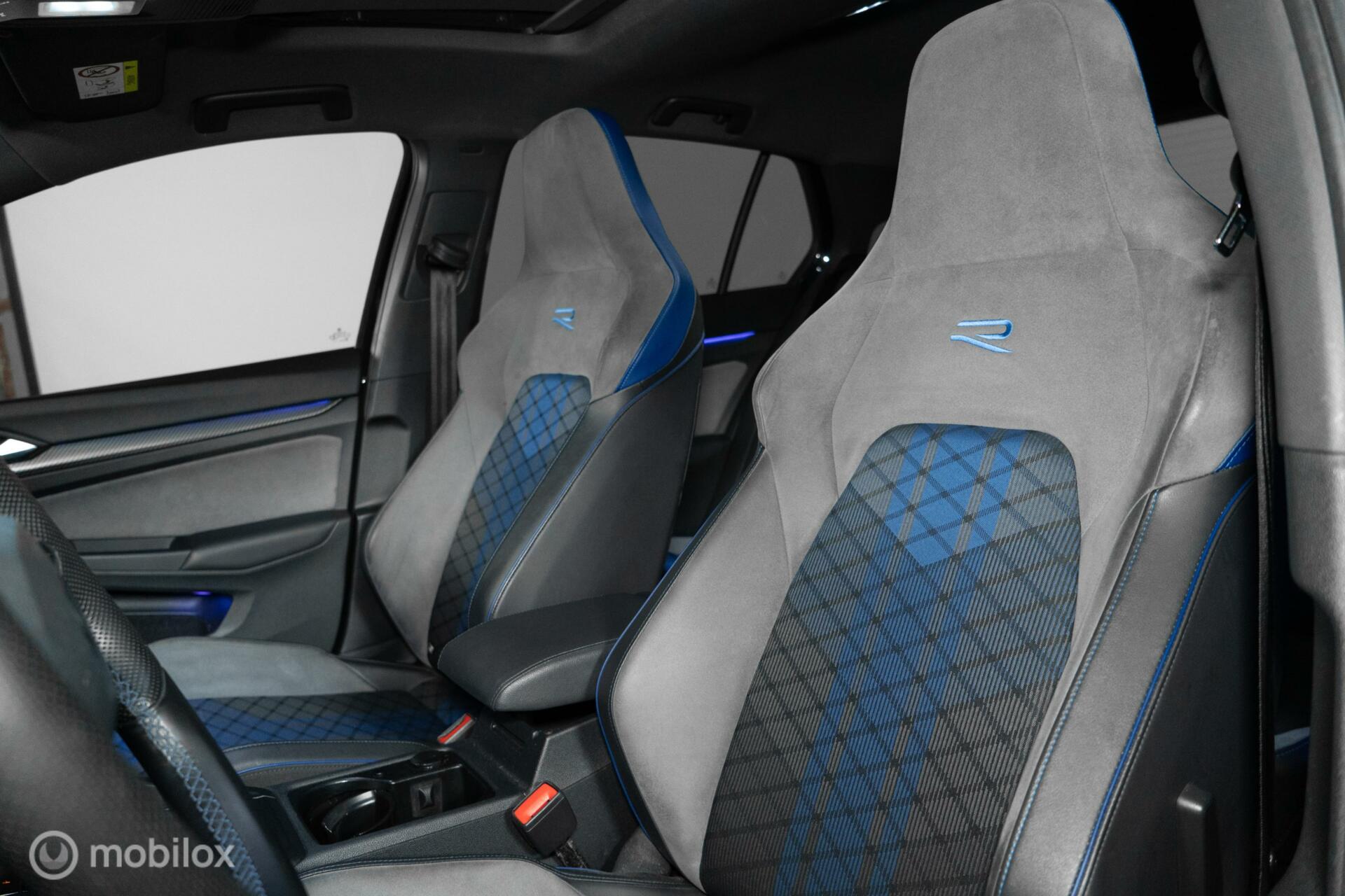 
Volkswagen Golf R 2.0 TSI 4Motion AKRA vol									