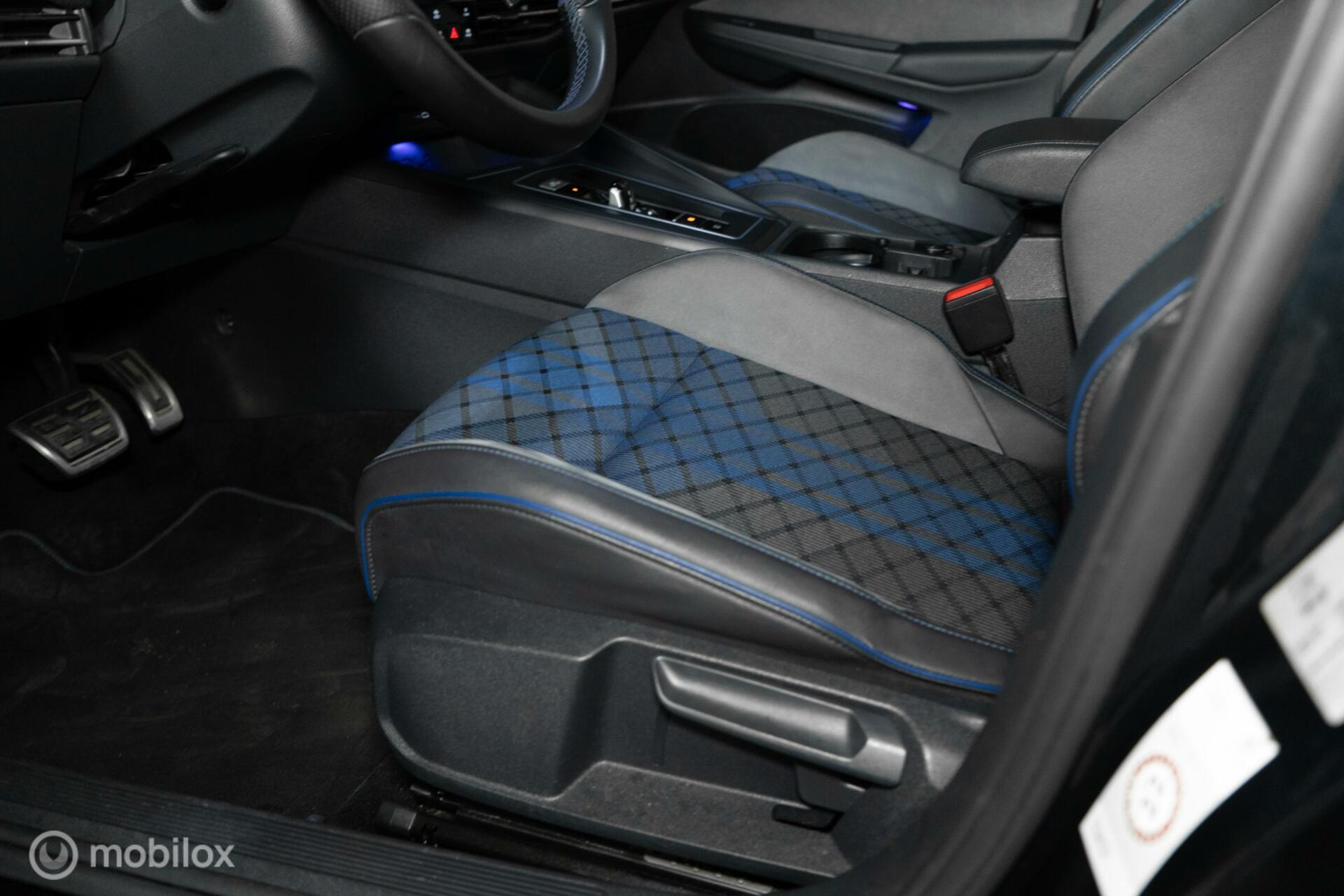 
Volkswagen Golf R 2.0 TSI 4Motion AKRA vol									