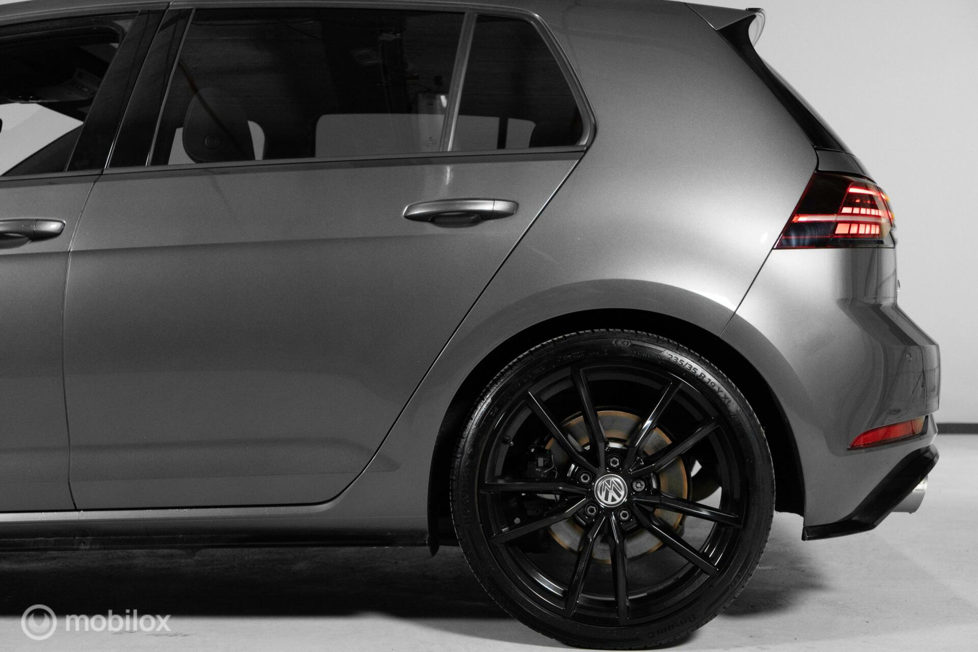 
Volkswagen Golf R 2.0 TSI R Motion vol									