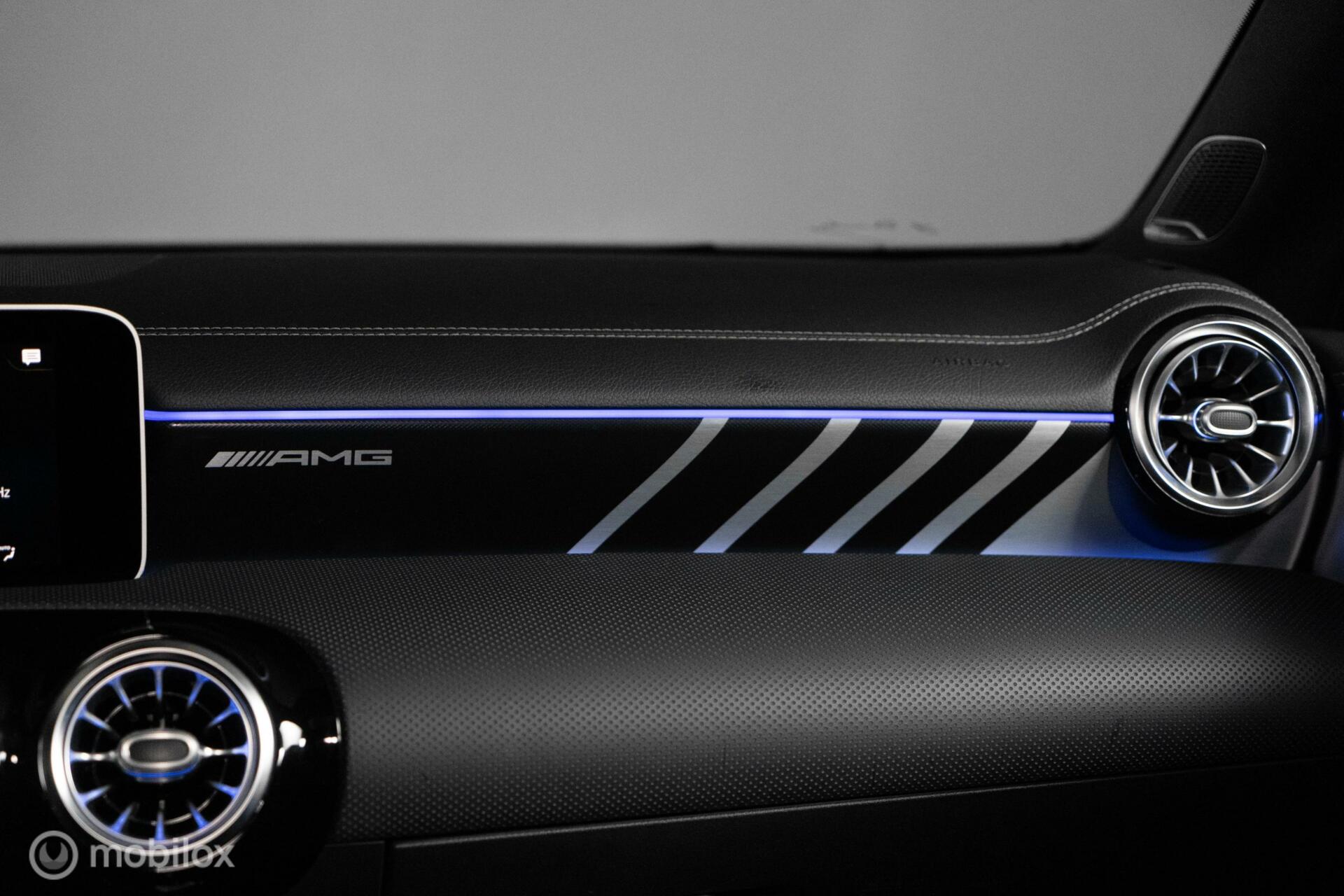 
Mercedes-Benz CLA-Klasse Shooting Brake AMG 45 S 4MATIC+ vol									