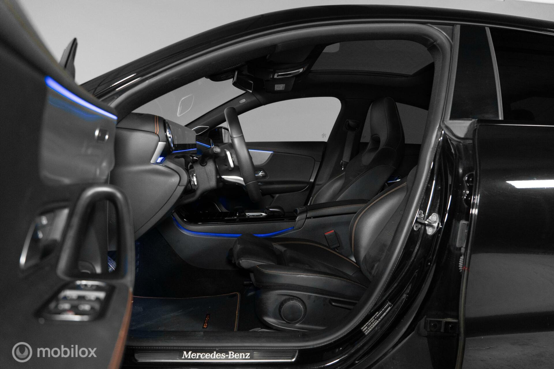 
Mercedes-Benz CLA-Klasse 200 AMG Edition vol									