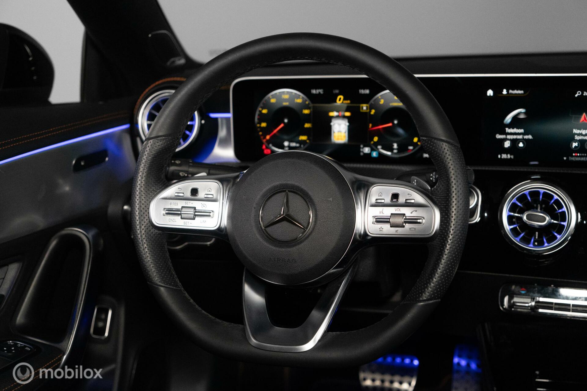 
Mercedes-Benz CLA-Klasse 200 AMG Edition vol									