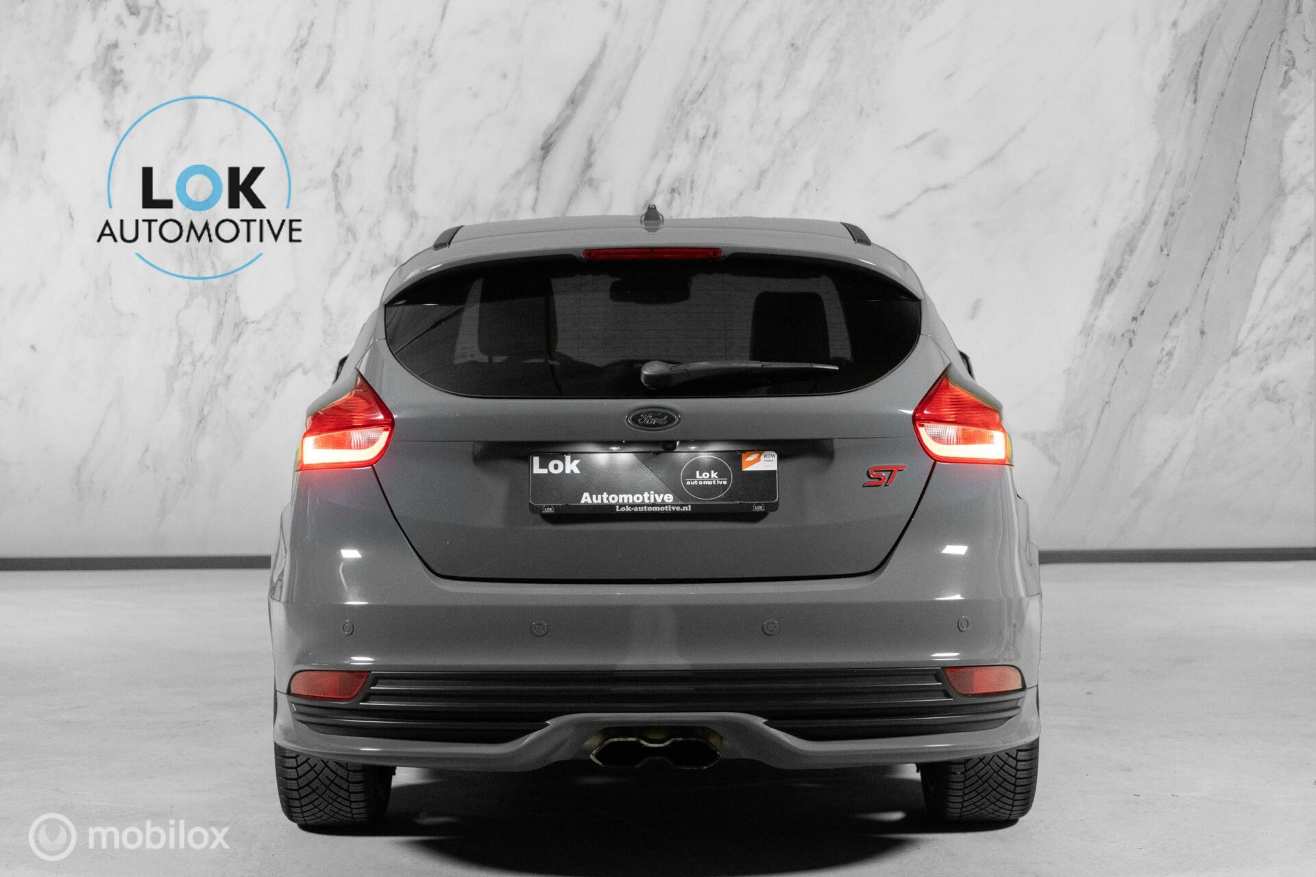 
Ford Focus 2.0 EcoBoost ST-3 RECARO vol									