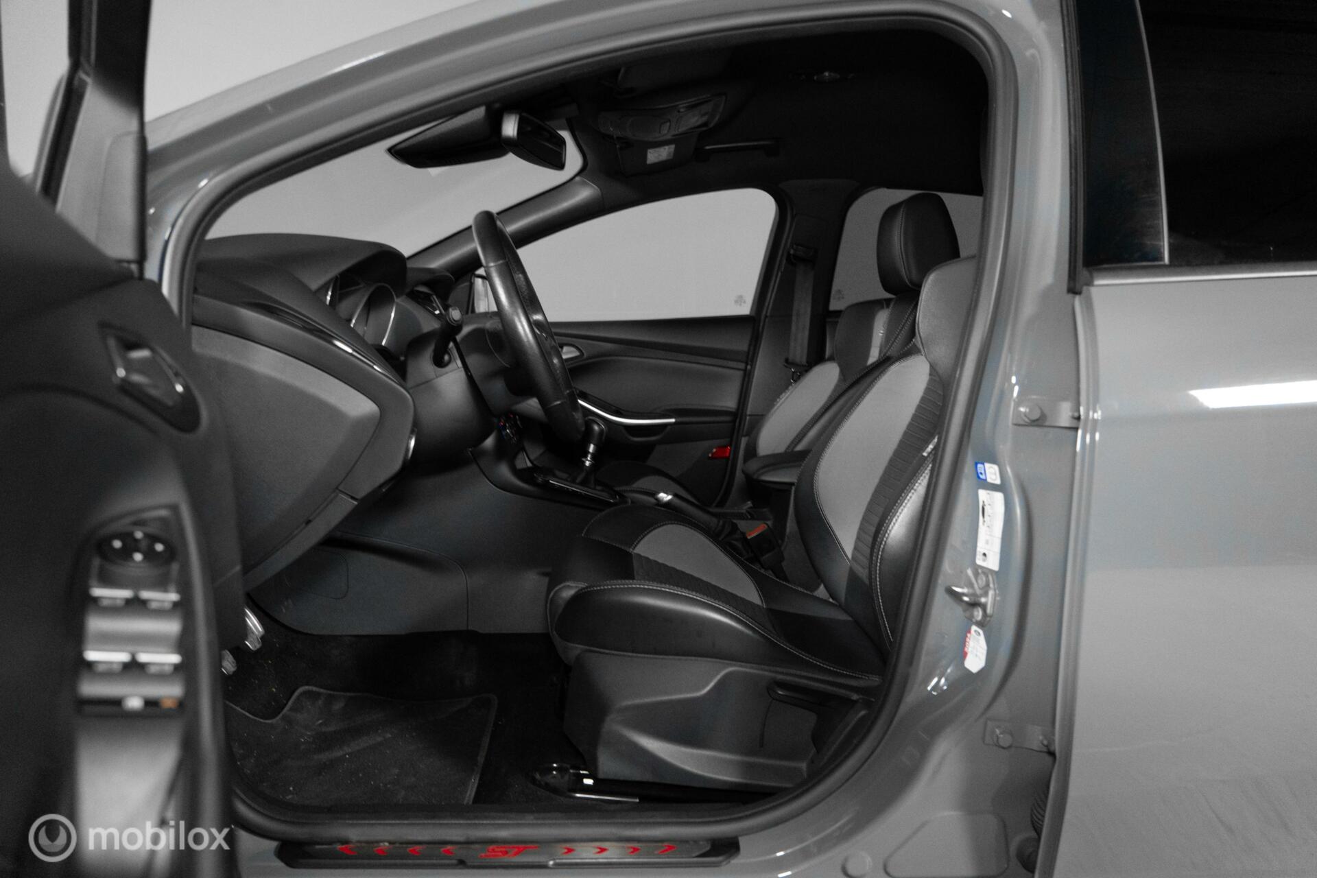 
Ford Focus 2.0 EcoBoost ST-3 RECARO vol									