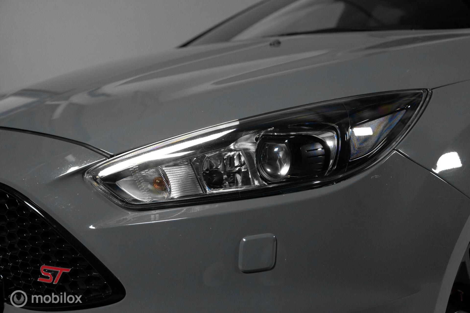 
Ford Focus 2.0 EcoBoost ST-3 RECARO vol									