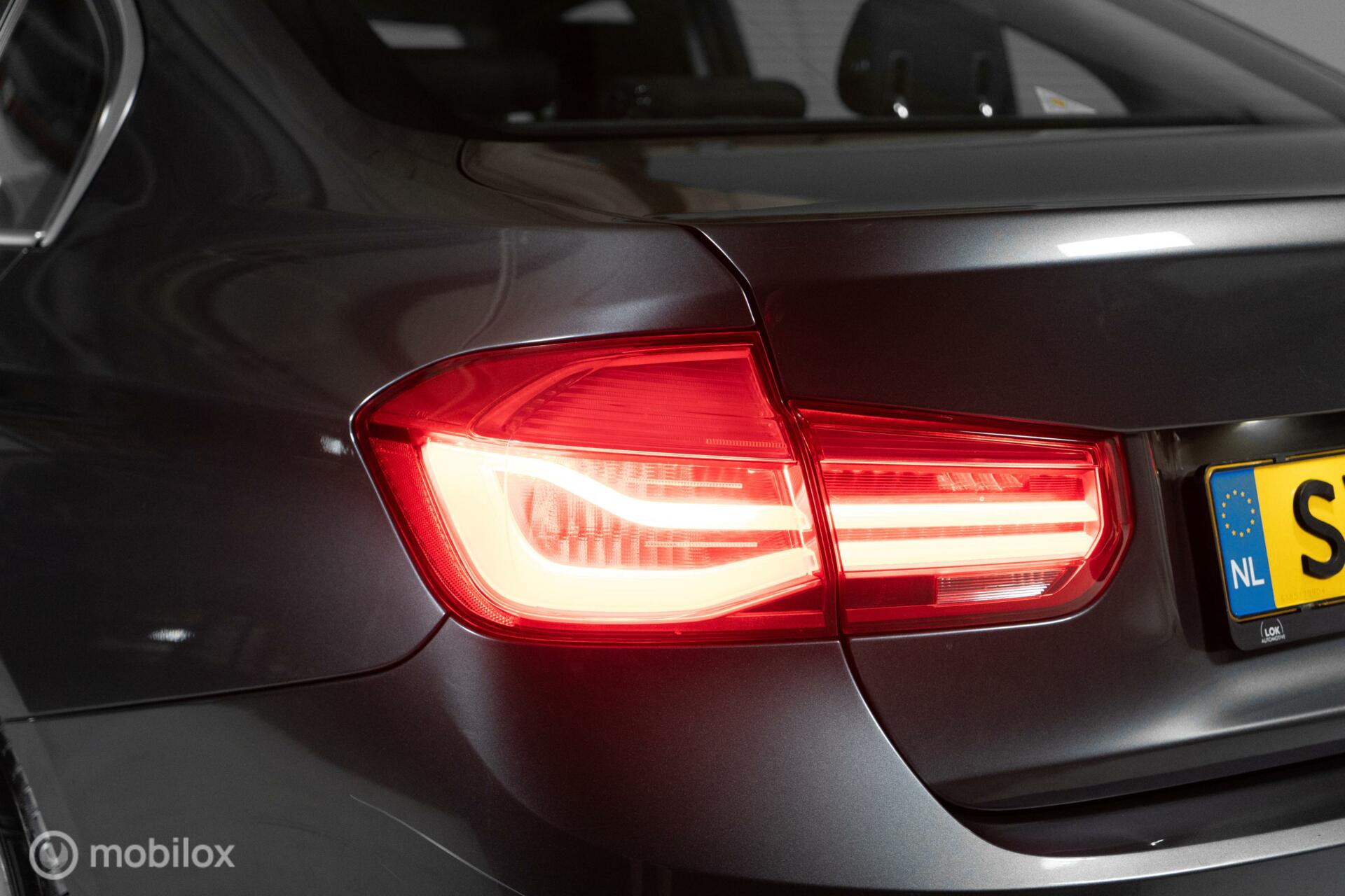 
BMW 3-serie 320i Executive vol									