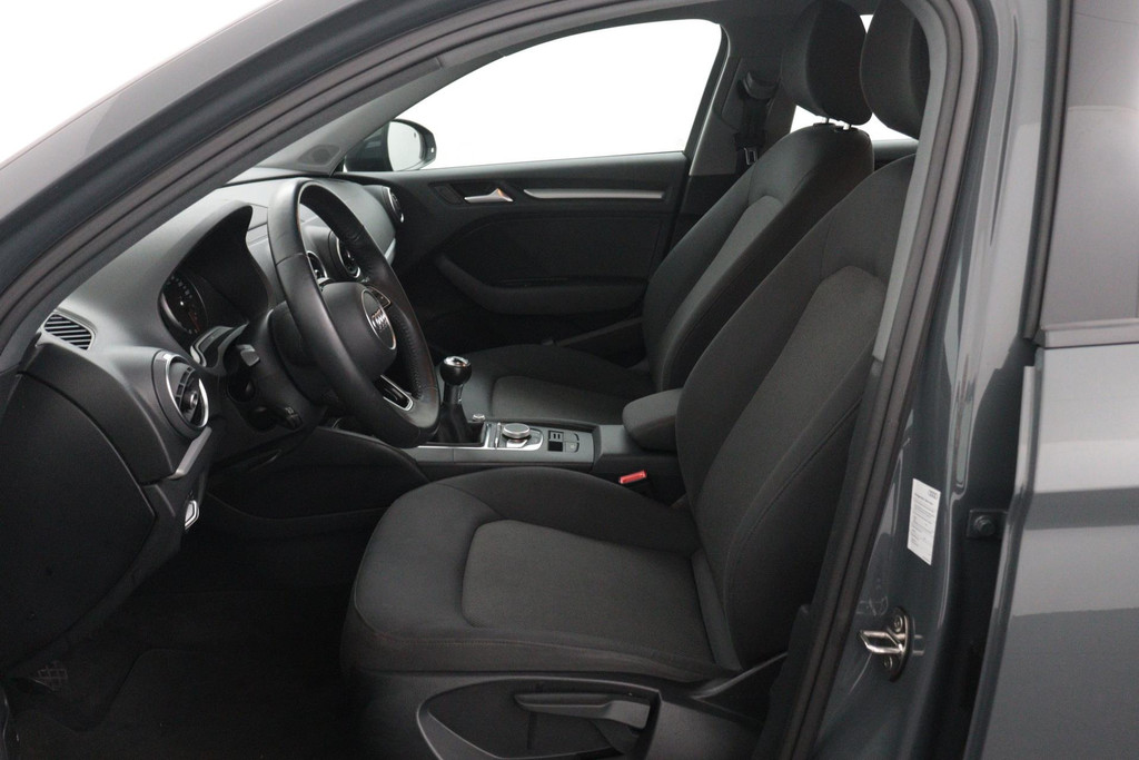 
Audi A3 Limousine 30 TFSI Pro Line(NL-auto, 1e Eig, Dealer OnderH, Navi, Parkeersensoren, Cruise Con, Etc) vol									