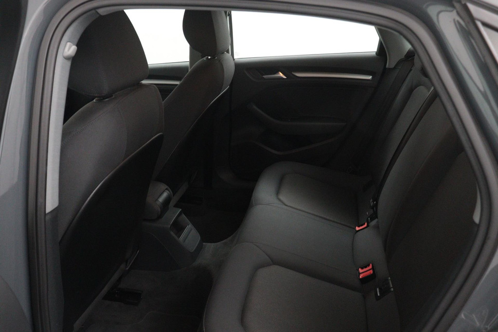 
Audi A3 Limousine 30 TFSI Pro Line(NL-auto, 1e Eig, Dealer OnderH, Navi, Parkeersensoren, Cruise Con, Etc) vol									