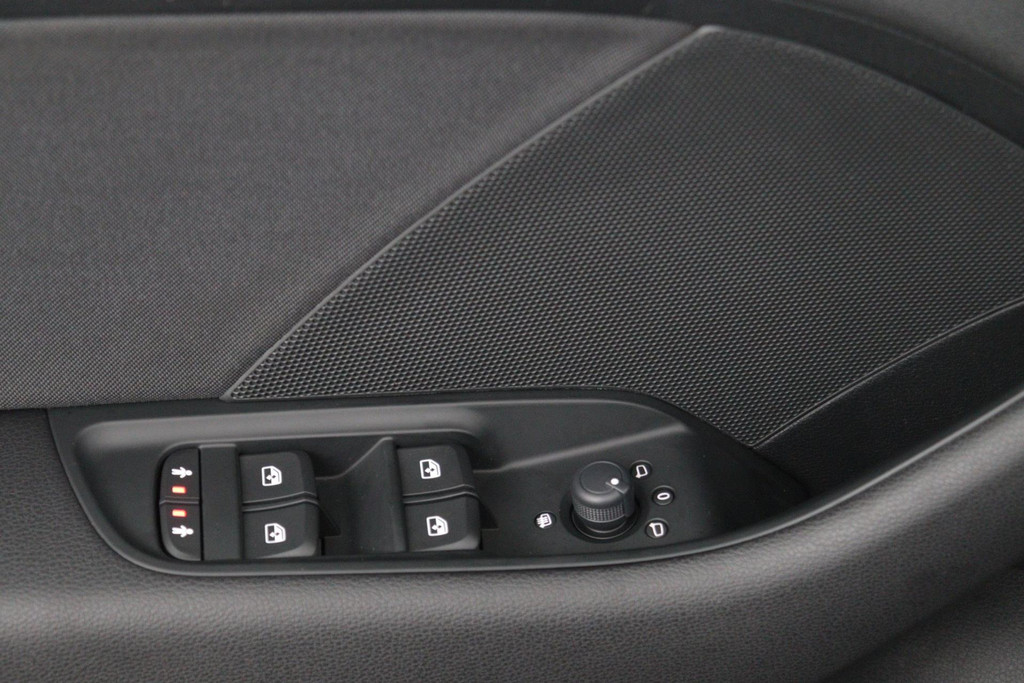 
Audi A3 Limousine 30 TFSI Pro Line(NL-auto, 1e Eig, Dealer OnderH, Navi, Parkeersensoren, Cruise Con, Etc) vol									