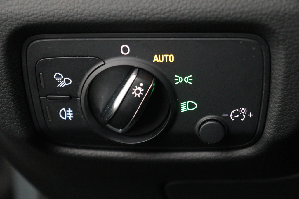 
Audi A3 Limousine 30 TFSI Pro Line(NL-auto, 1e Eig, Dealer OnderH, Navi, Parkeersensoren, Cruise Con, Etc) vol									