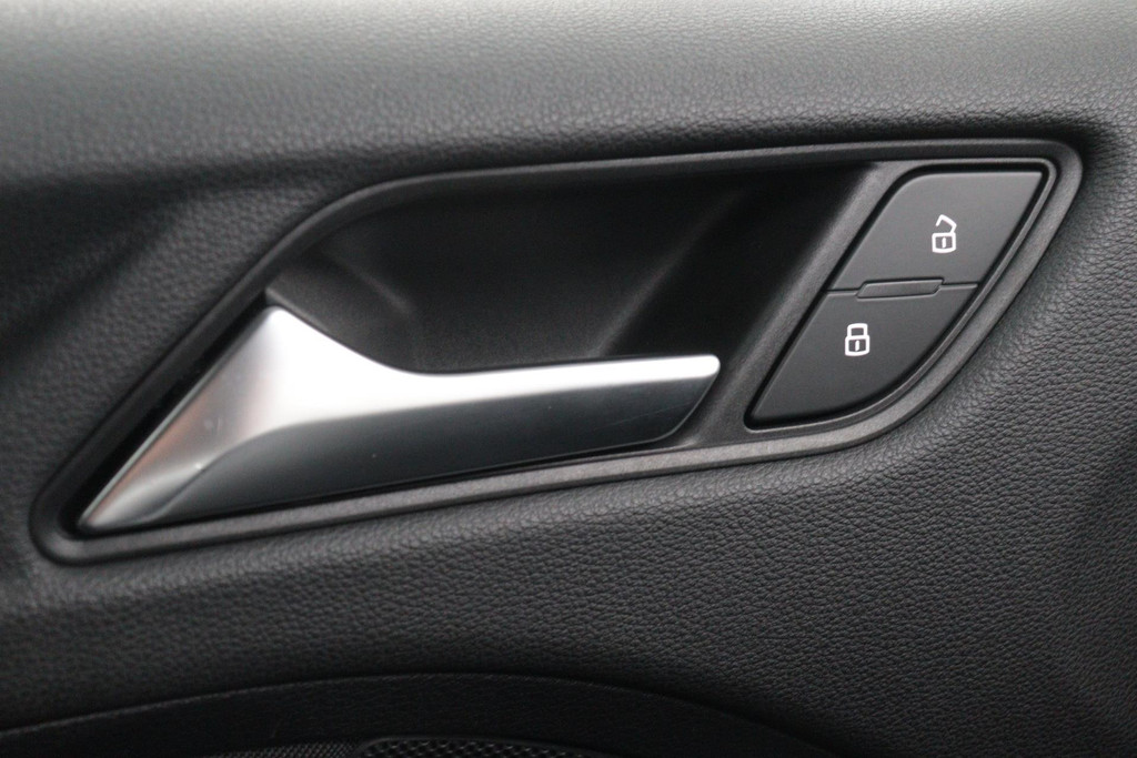 
Audi A3 Limousine 30 TFSI Pro Line(NL-auto, 1e Eig, Dealer OnderH, Navi, Parkeersensoren, Cruise Con, Etc) vol									