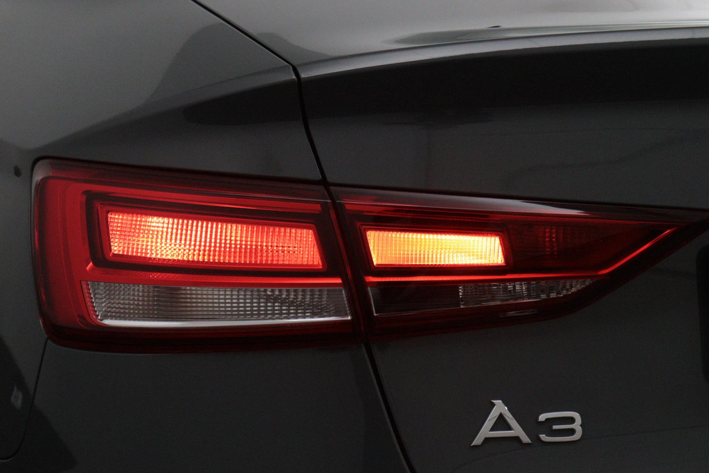 
Audi A3 Limousine 30 TFSI Pro Line(NL-auto, 1e Eig, Dealer OnderH, Navi, Parkeersensoren, Cruise Con, Etc) vol									