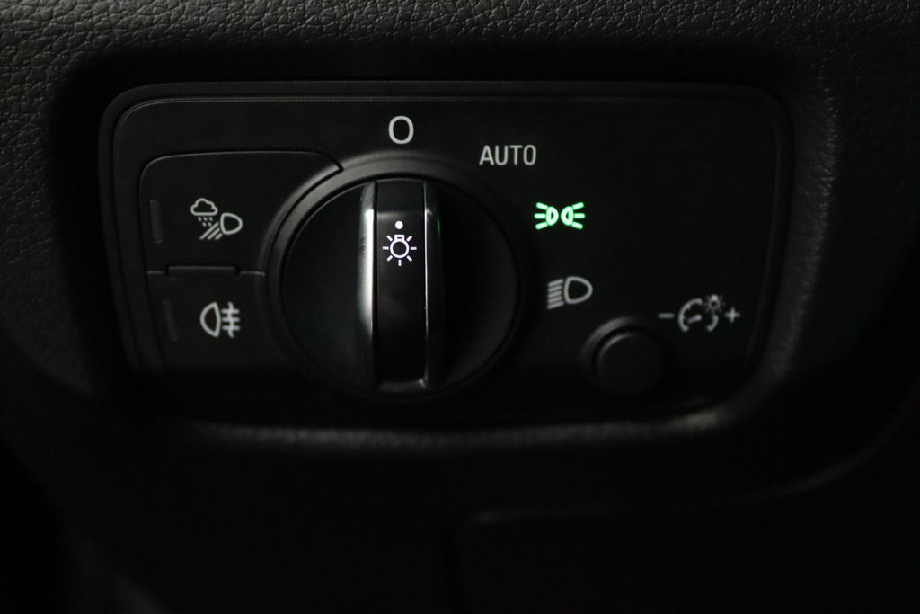 
Audi A3 Limousine 35 TFSI CoD Advance Sport Automaat (NAVIGATIE, VIRTUAL, STOELV, PDC, CRUISE, CLIMATE, NL-AUTO, GOED ONDERHOUDEN) vol									