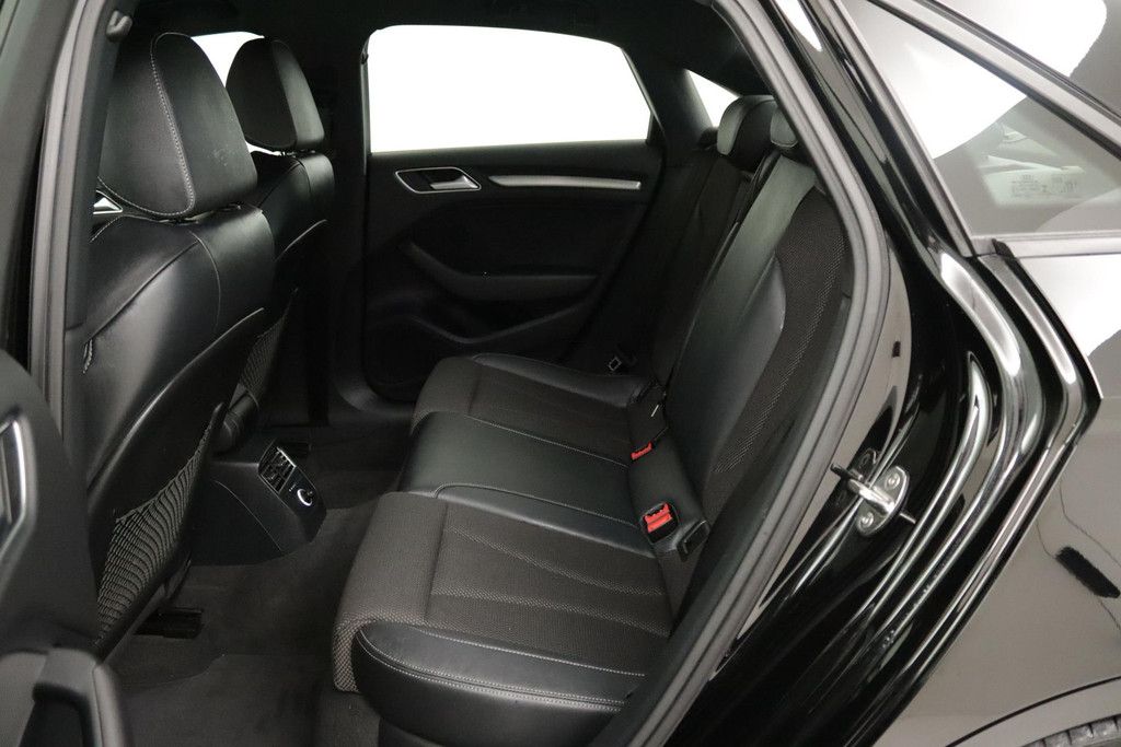 
Audi A3 Limousine 35 TFSI CoD Advance Sport Automaat (NAVIGATIE, VIRTUAL, STOELV, PDC, CRUISE, CLIMATE, NL-AUTO, GOED ONDERHOUDEN) vol									