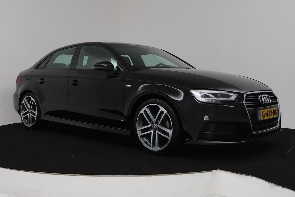 
Audi A3 Limousine 35 TFSI CoD Advance Sport Automaat (NAVIGATIE, VIRTUAL, STOELV, PDC, CRUISE, CLIMATE, NL-AUTO, GOED ONDERHOUDEN) vol									