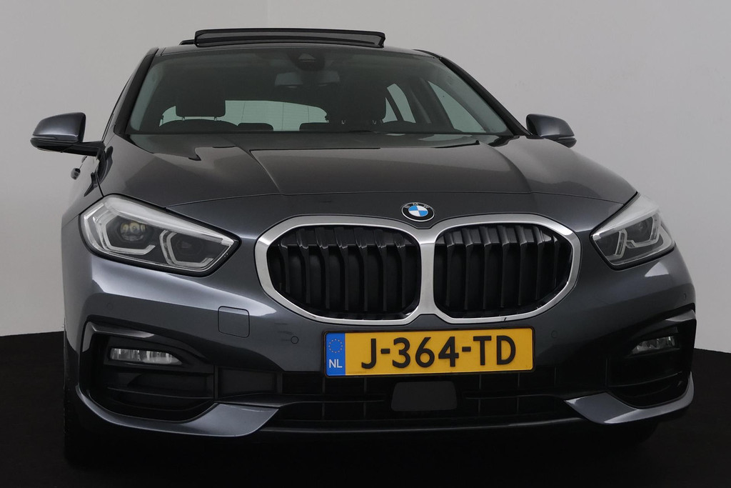 
BMW 1-serie 118i Executive Edition Automaat (PANORAMADAK, NAVIGATIE, PDC, VIRTUAL, CAMERA, CRUISE, NL-AUTO, DEALER ONDERHOUDEN) vol									